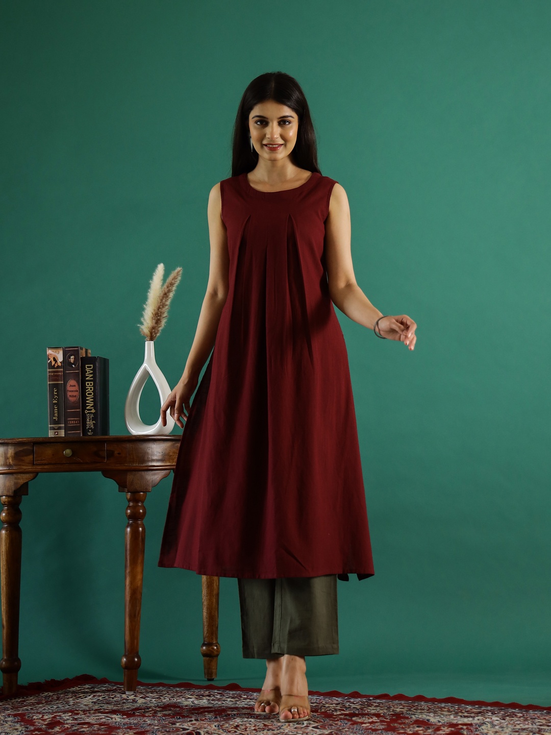 

Sangria Round Neck Pure Cotton Straight Kurta & Trousers, Burgundy