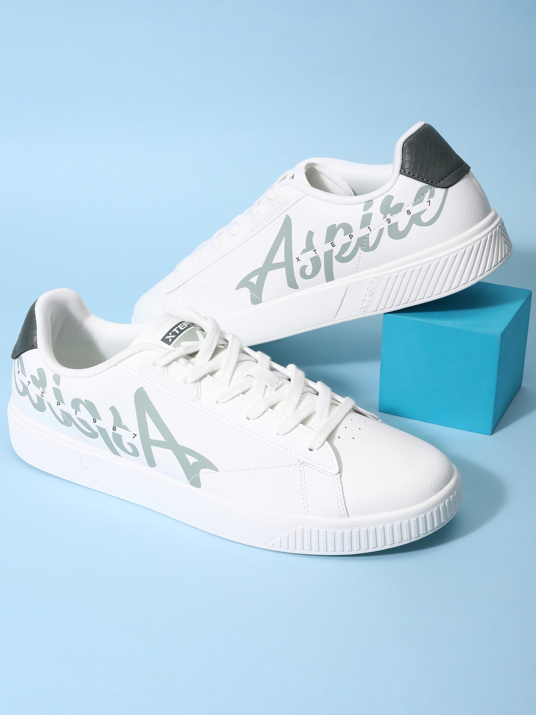 

Xtep Men Printed Sneakers, White