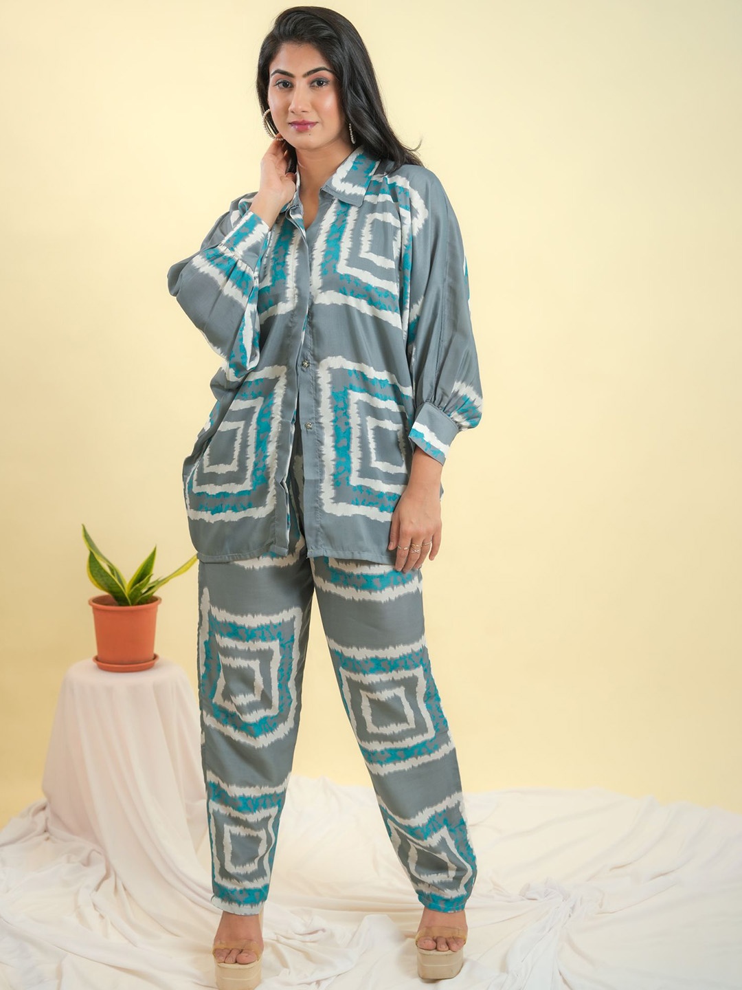 

GO BOUJEE Women Tie & Dye Printed Top, Jacket & Trousers Co-Ord Set, Grey