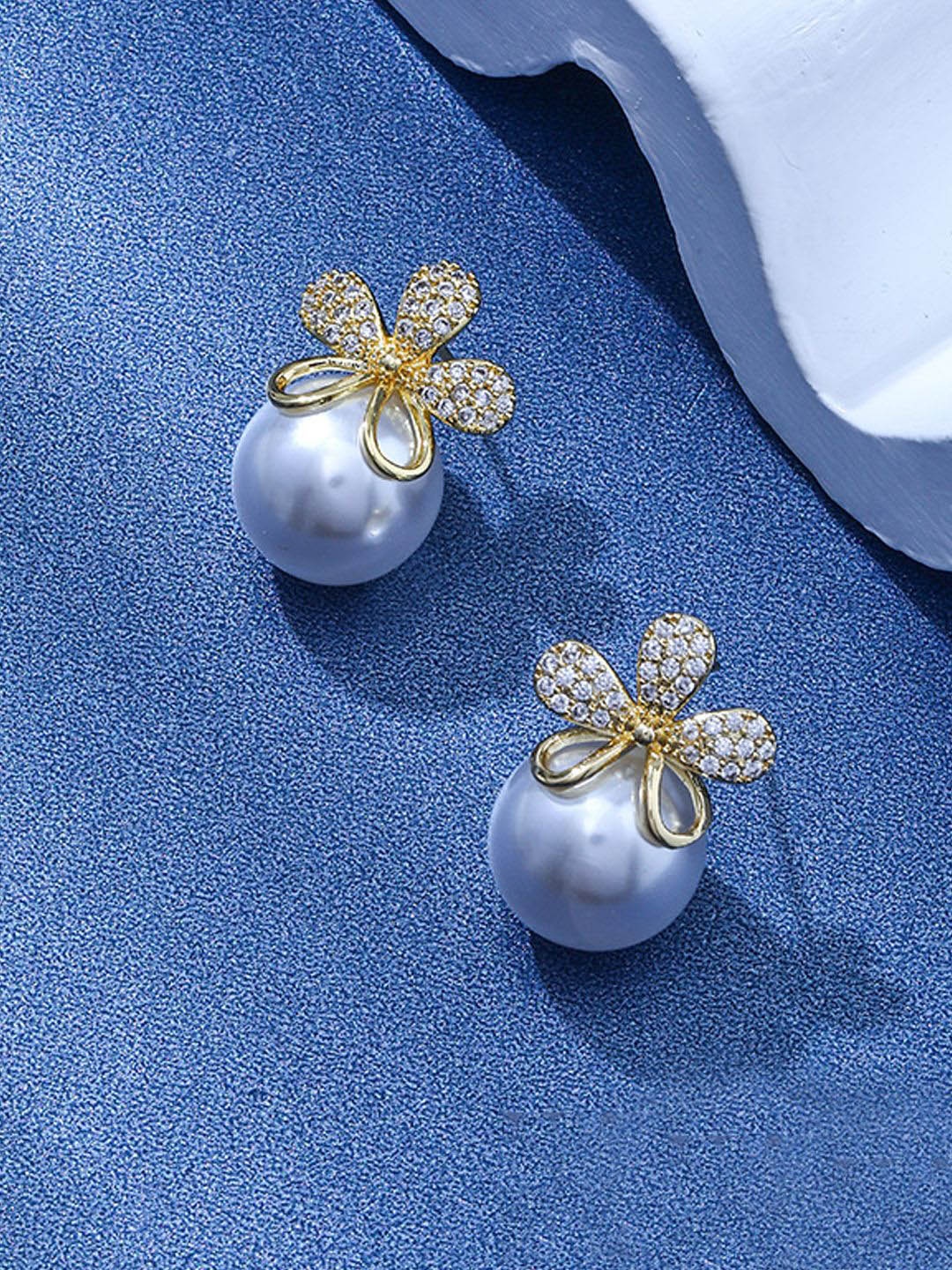 

Krelin Floral Studs Earrings, Gold