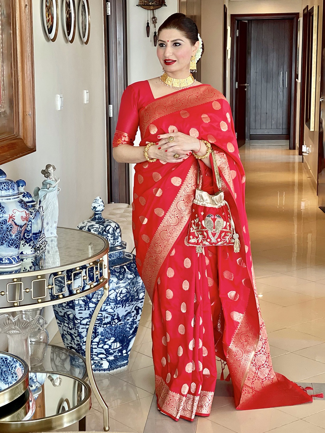 

AWRIYA Woven Design Zari Pure Silk Banarasi Saree, Red