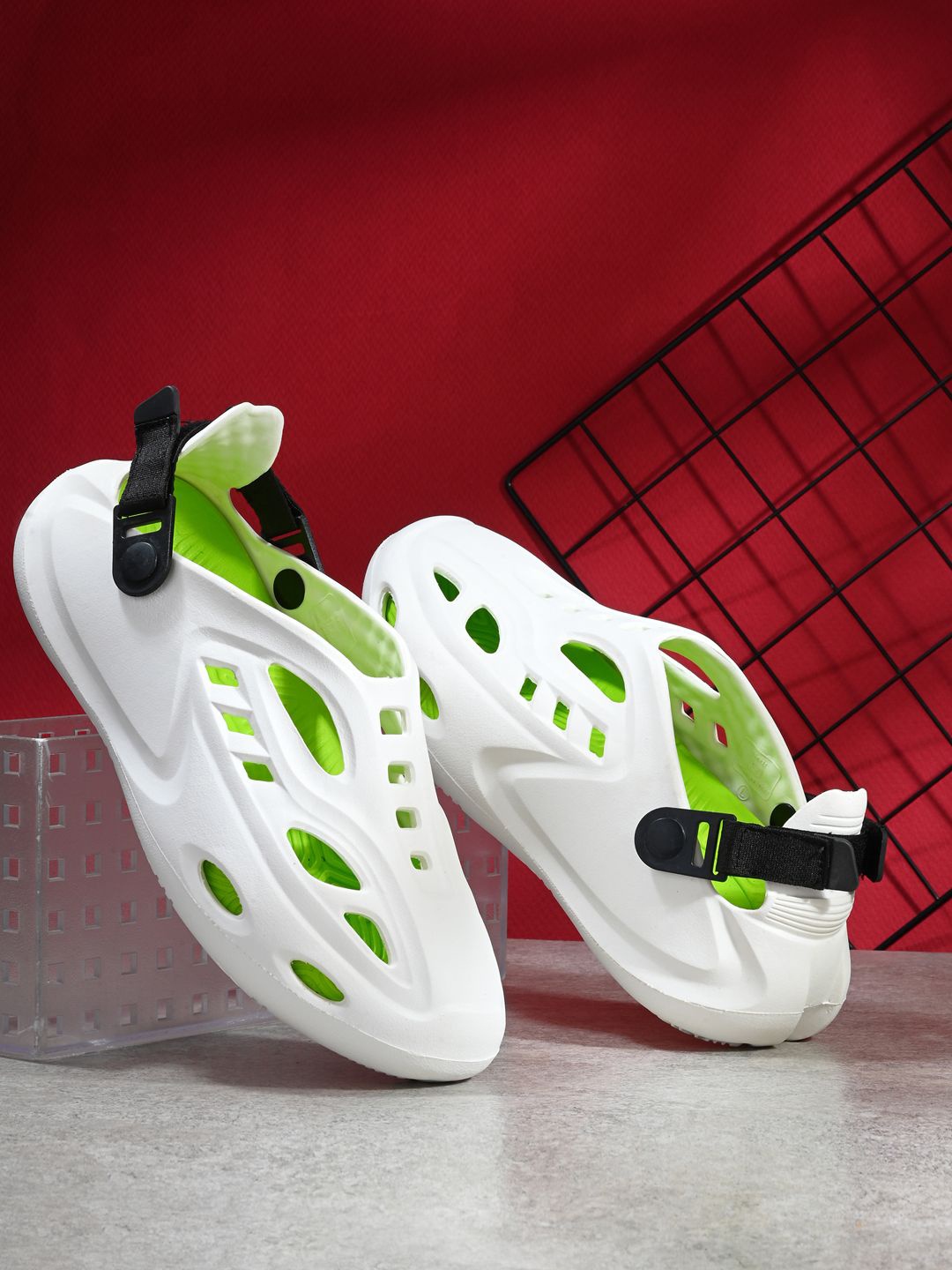 

HRX by Hrithik Roshan Men Rubber Clogs, White