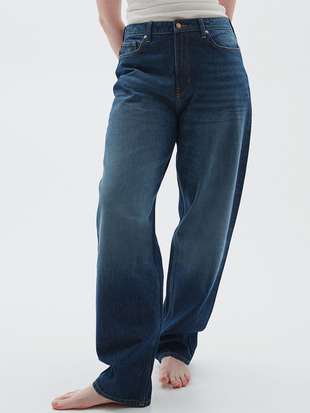 

H&M Women Mid-Rise Light Fade Jeans, Blue