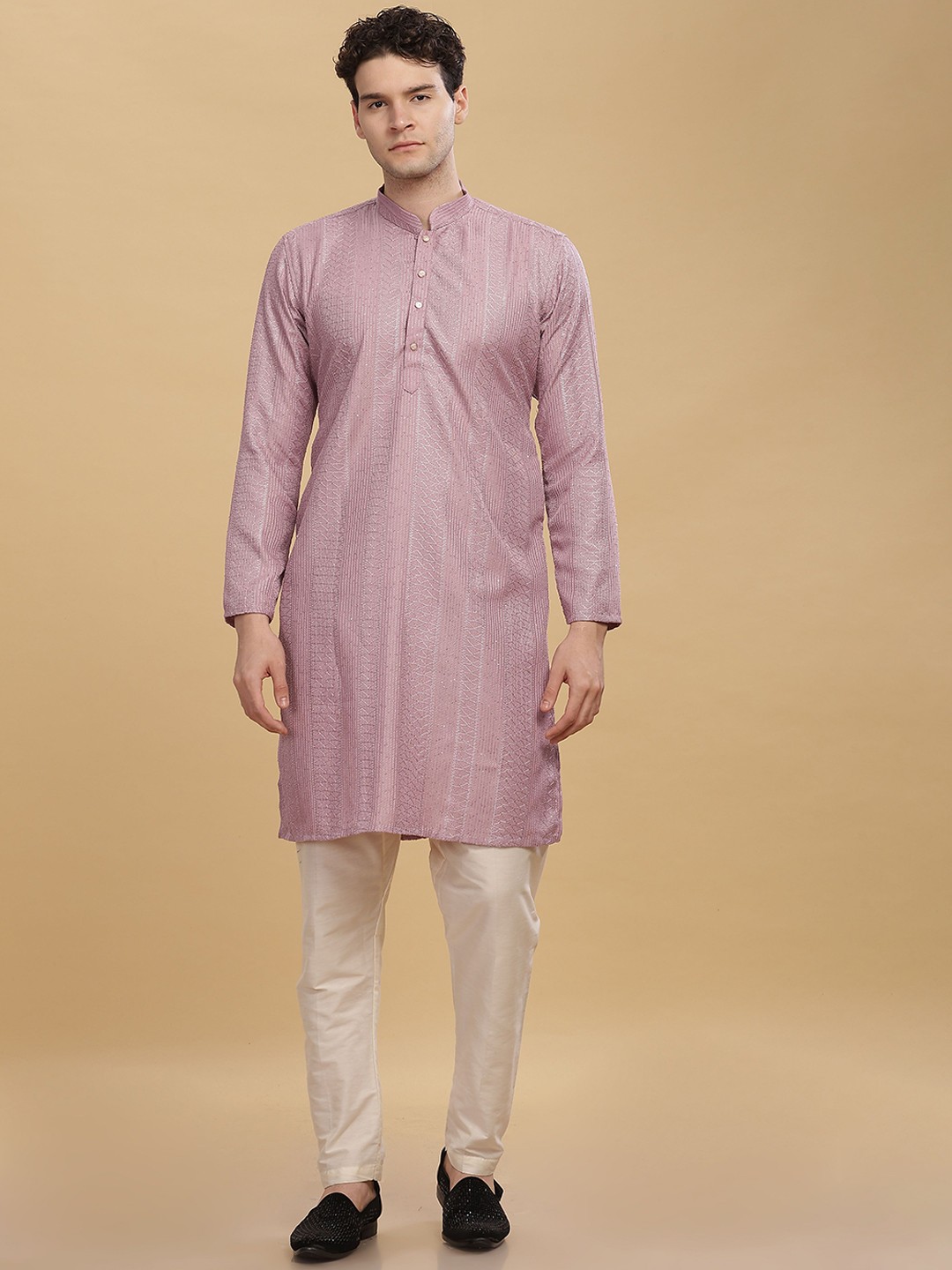 

Anouk Men Thread Work Mandarin Collar Long Sleeves Kurta, Pink
