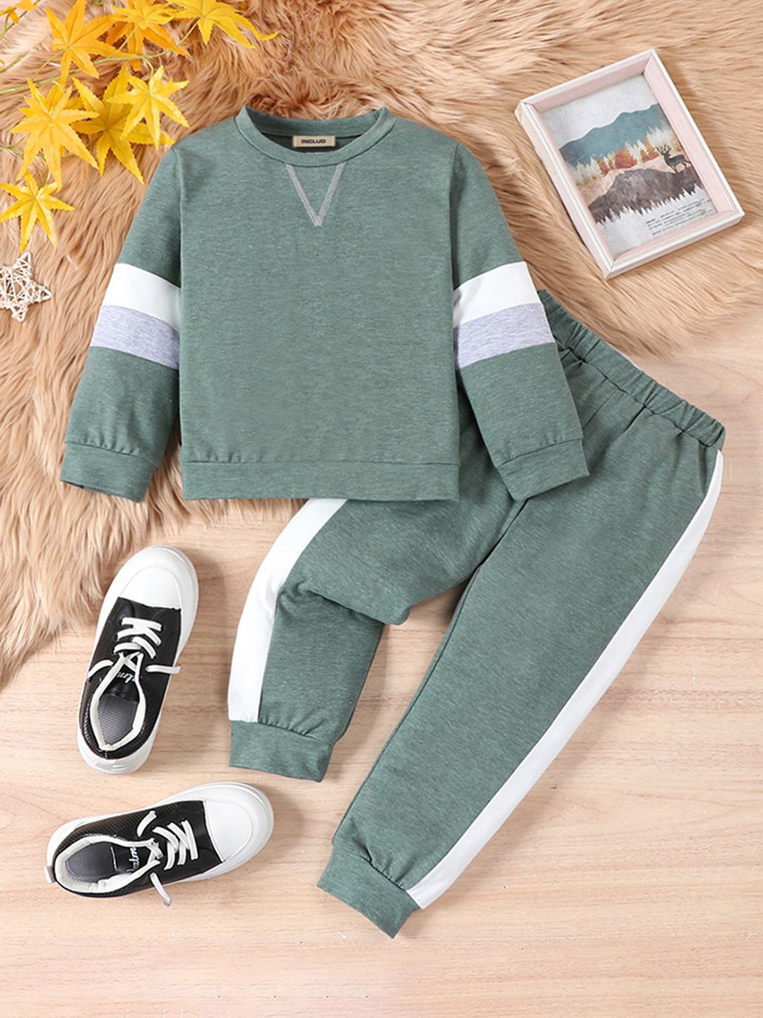 

INCLUD Boys Colourblocked Sweatshirt With Pant Set, Green