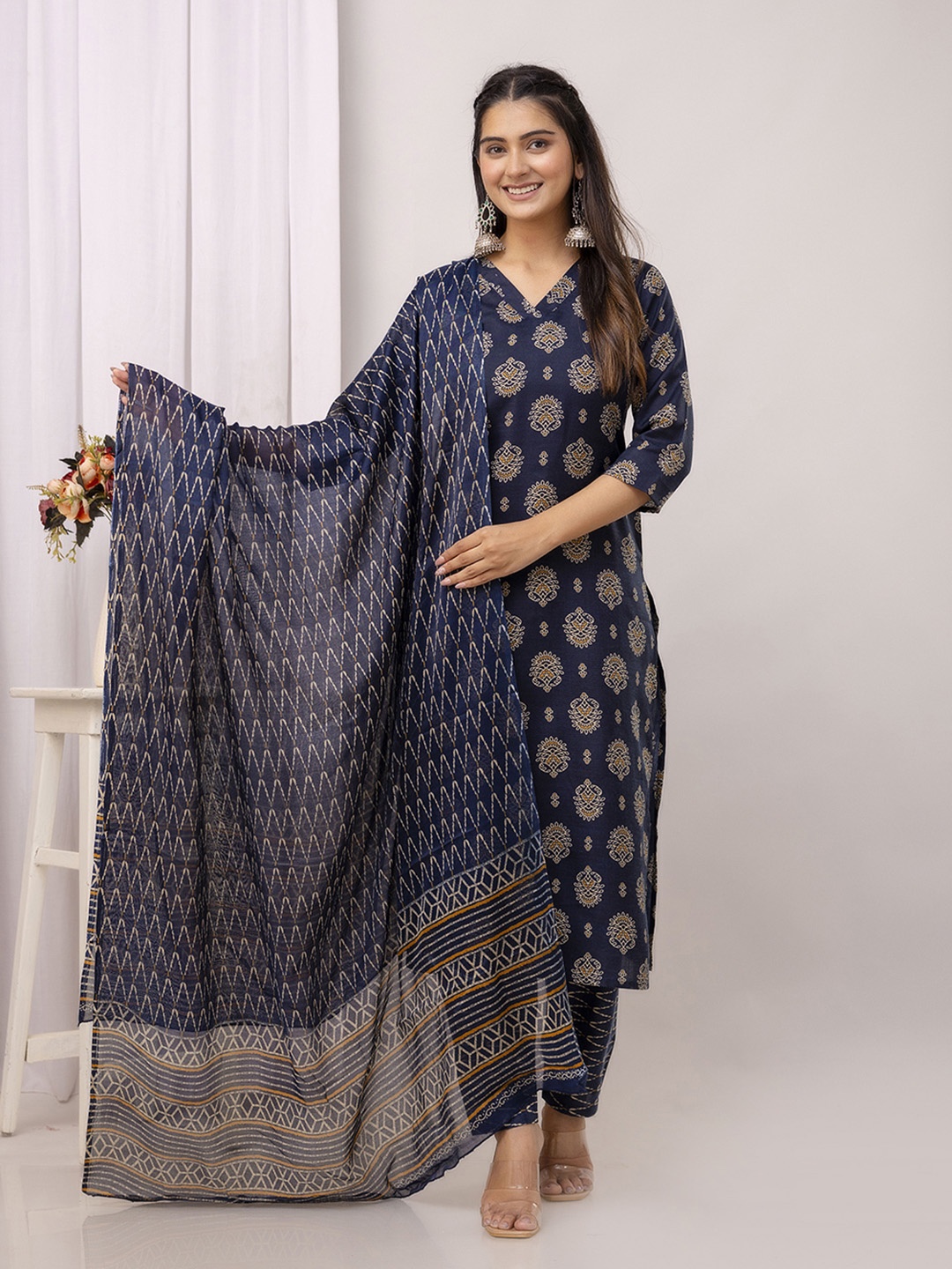 

Nayo Ethnic Printed Kurta with Trouser & Dupatta, Navy blue