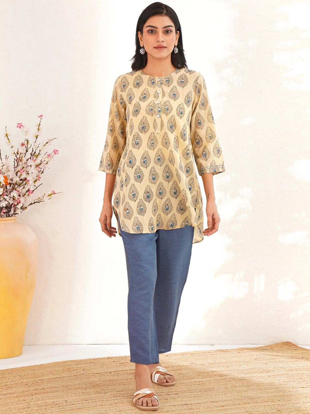 

JAYPORE Women Printed Tunic With Trousers Co-Ords, Cream