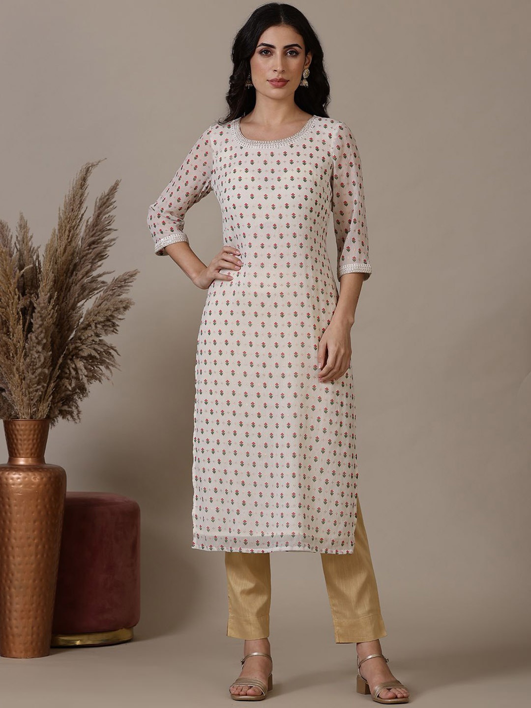 

AURELIA Women Floral Printed Sequinned Kurta, Off white