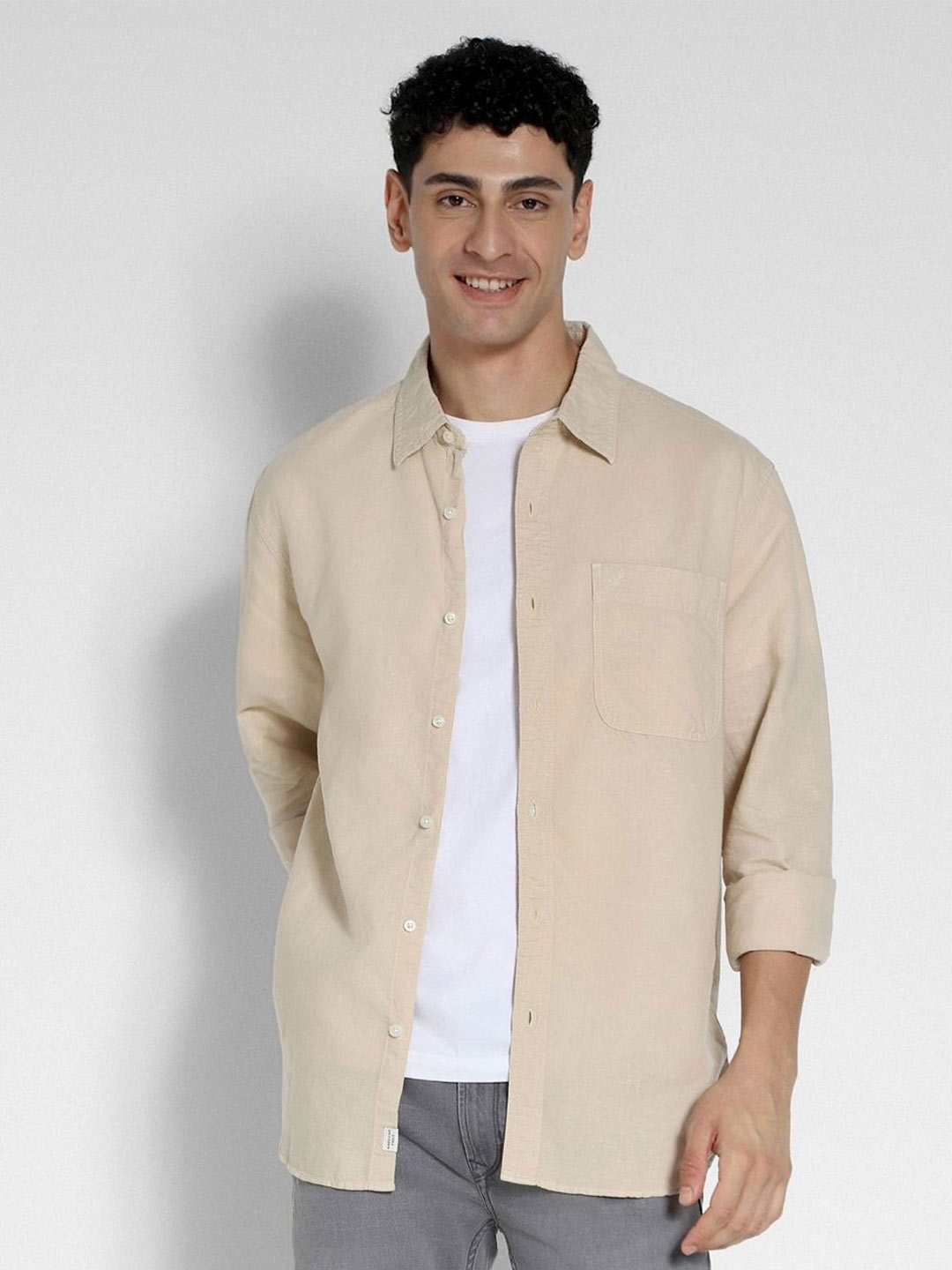 

AMERICAN EAGLE OUTFITTERS Men Spread Collar Solid Linen Relaxed Fit Casual Shirt, Beige