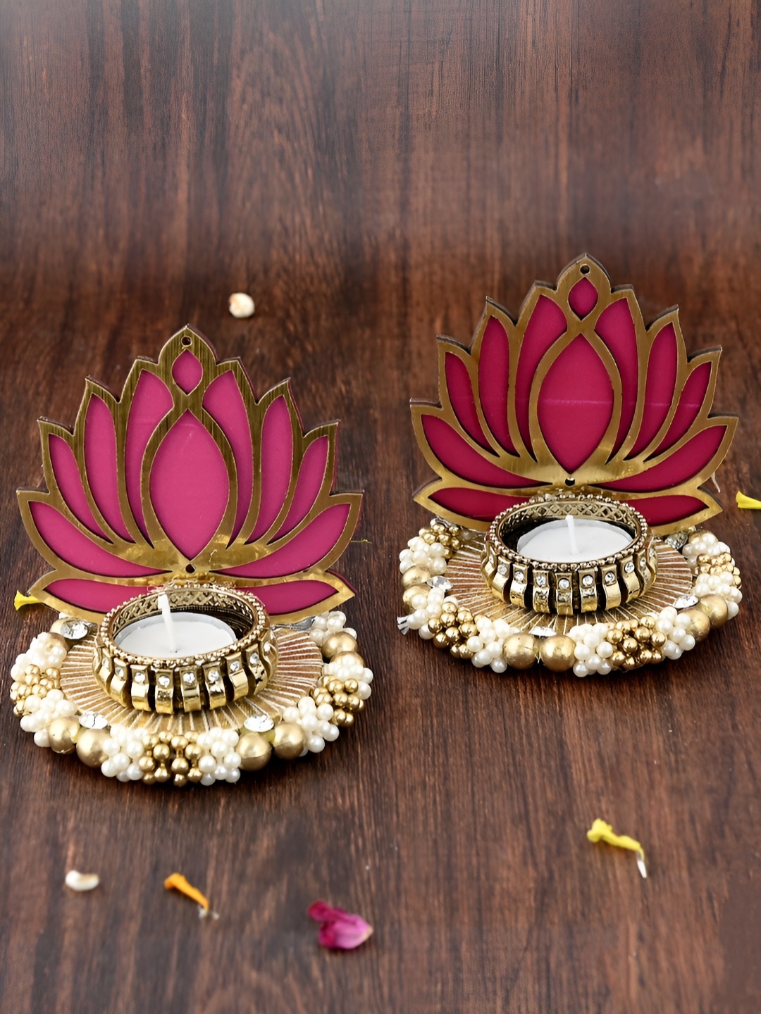 

Aapno Rajasthan White & Gold-Toned 2 Pieces Lotus Shaped Metal Candle Holders