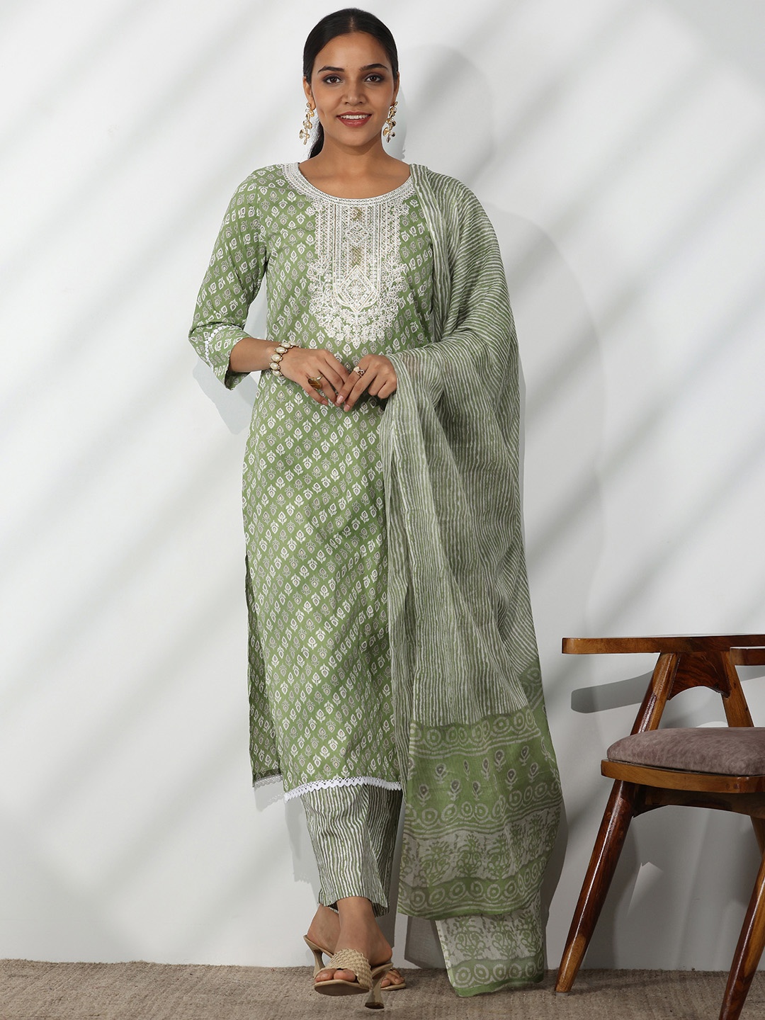 

Libas Floral Printed Thread Work Pure Cotton Kurta With Trousers & Dupatta, Green