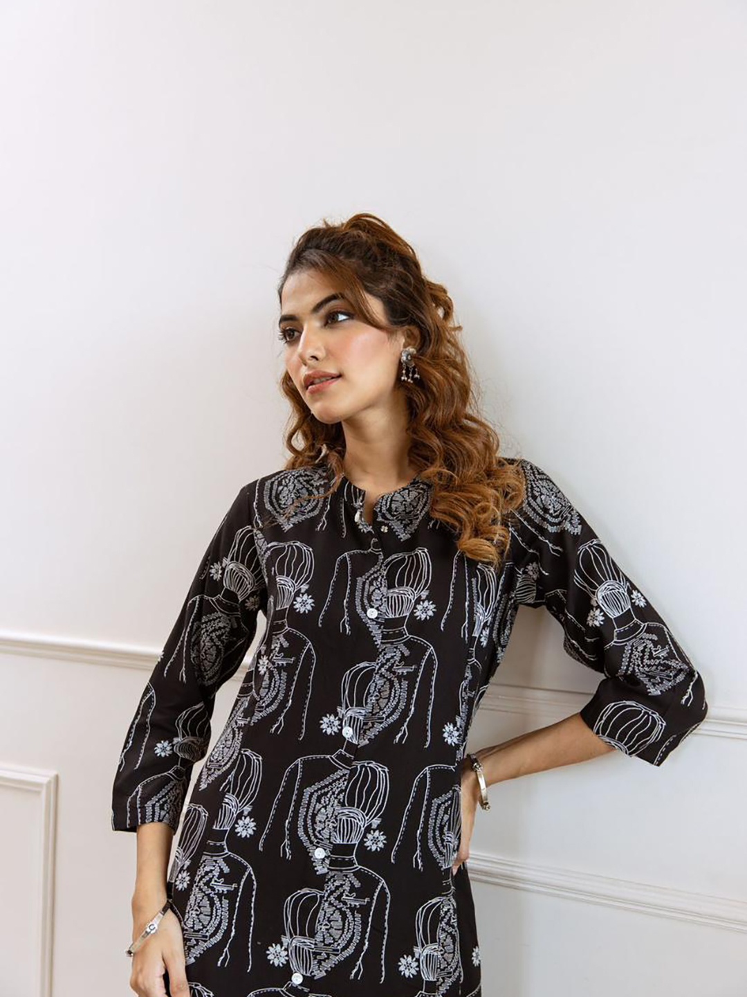 

Anouk Quirky Printed Mandarin Collar Three-Quarter Sleeves Kurta With Trouser, Black