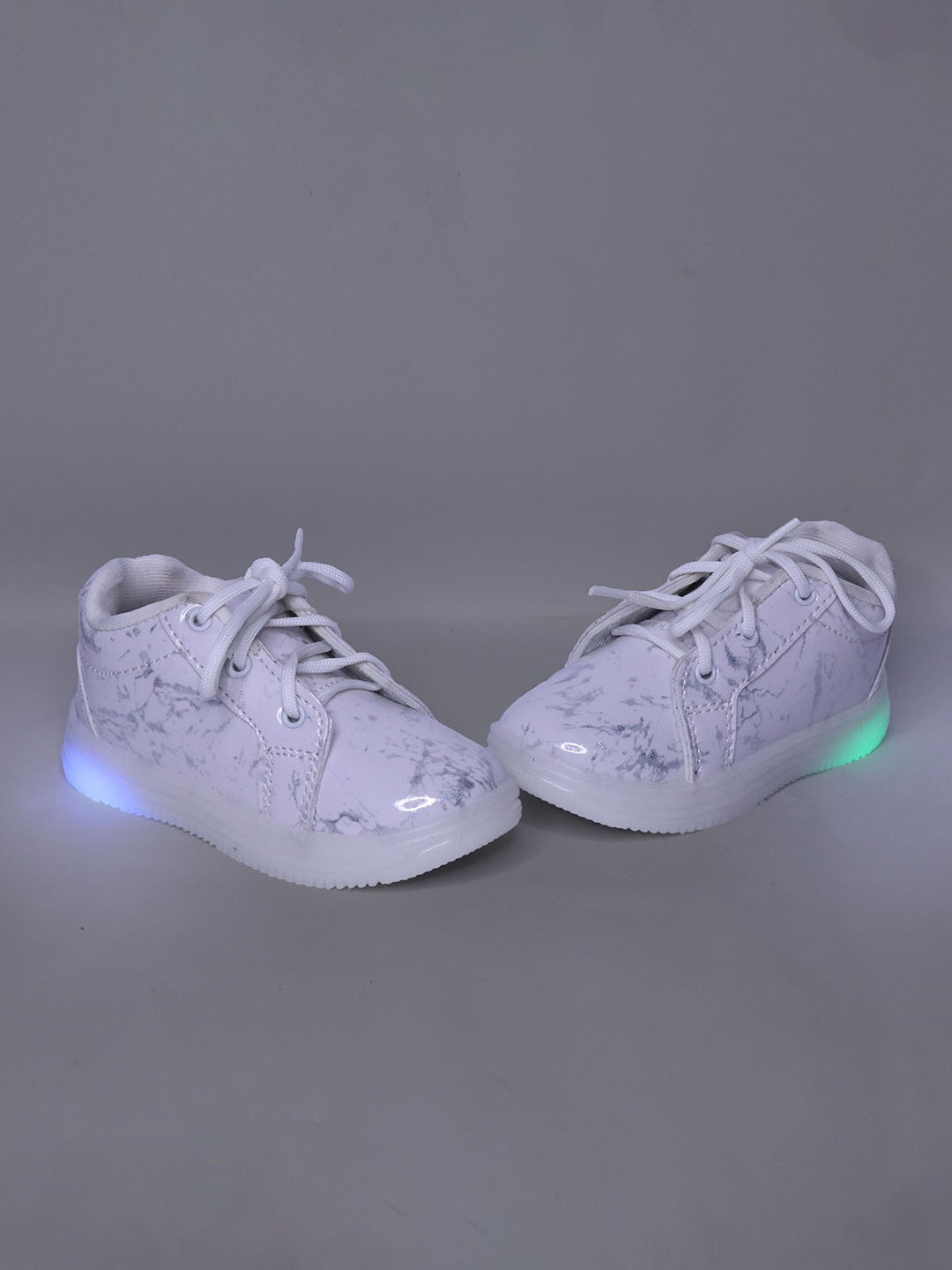 

BAESD Unisex Kids LED Sneakers, White