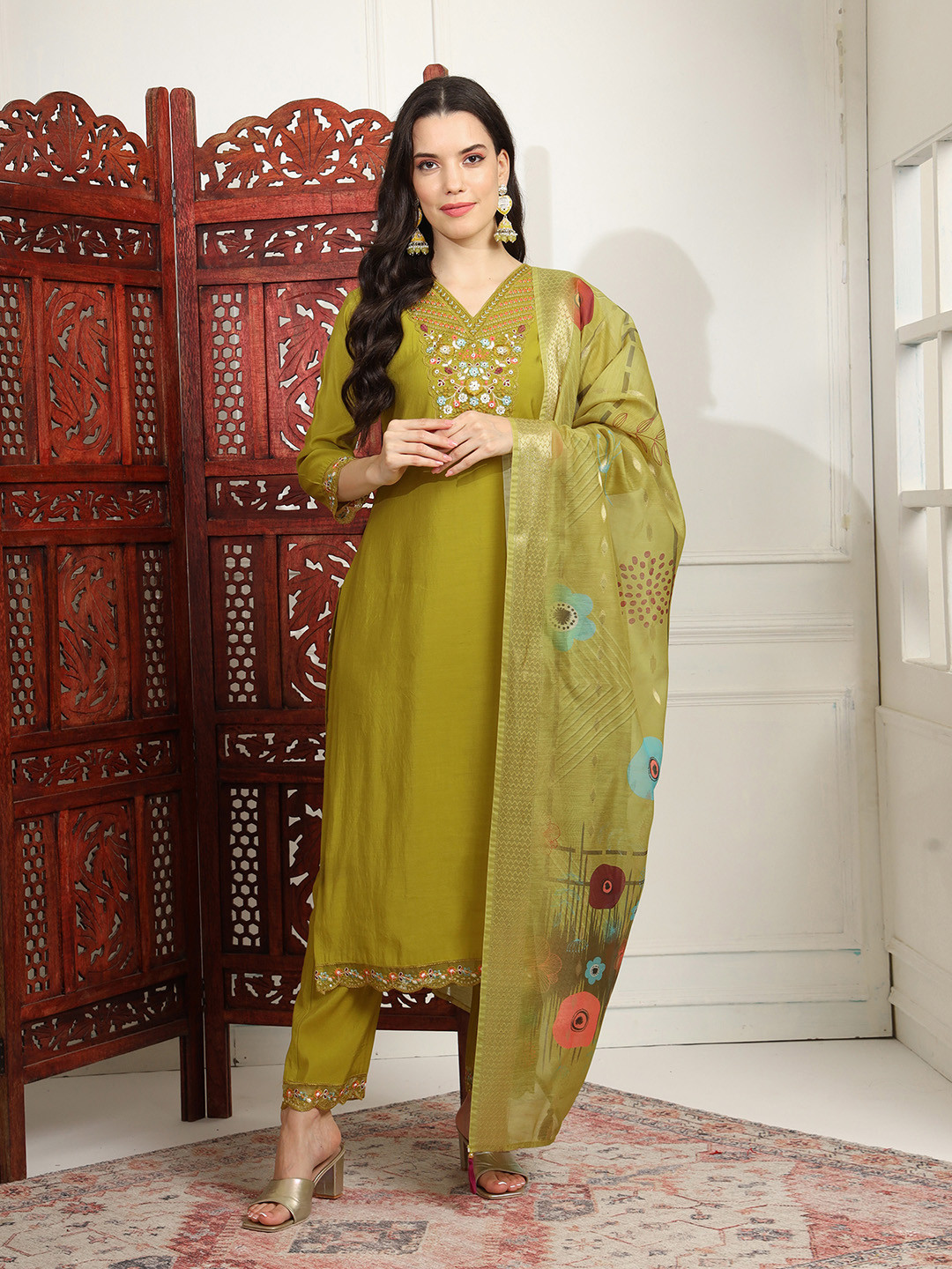 

Sangria Floral Embroidered Straight Kurta & Trousers With Dupatta, Green