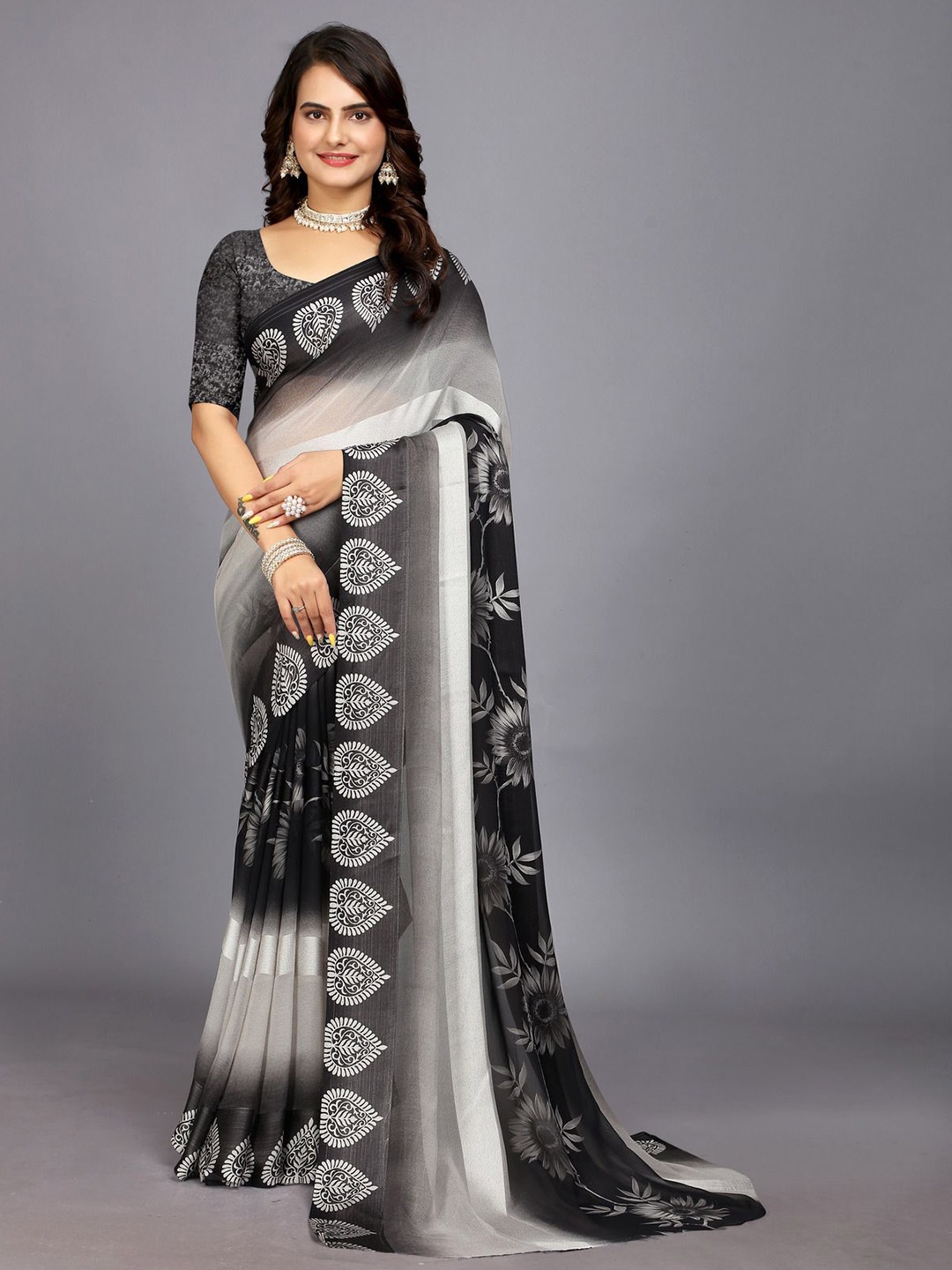

Aardiva Floral Printed Saree with Blouse Piece, Grey