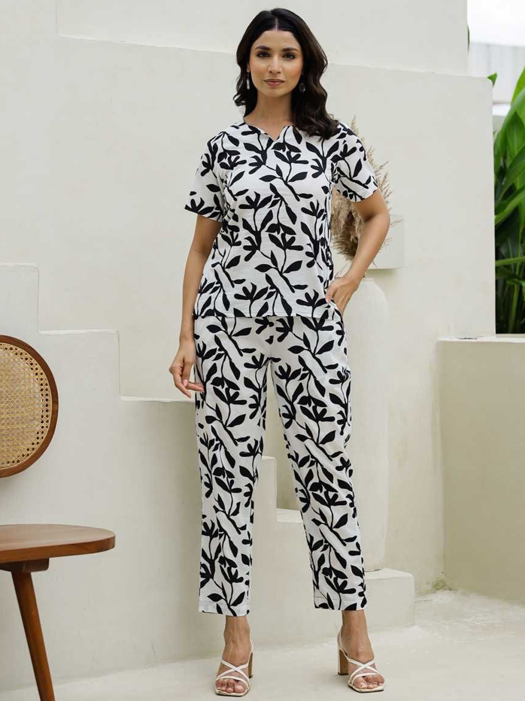 

FLAVIA CREATION Women Printed Top With Trousers Co-ords, Black