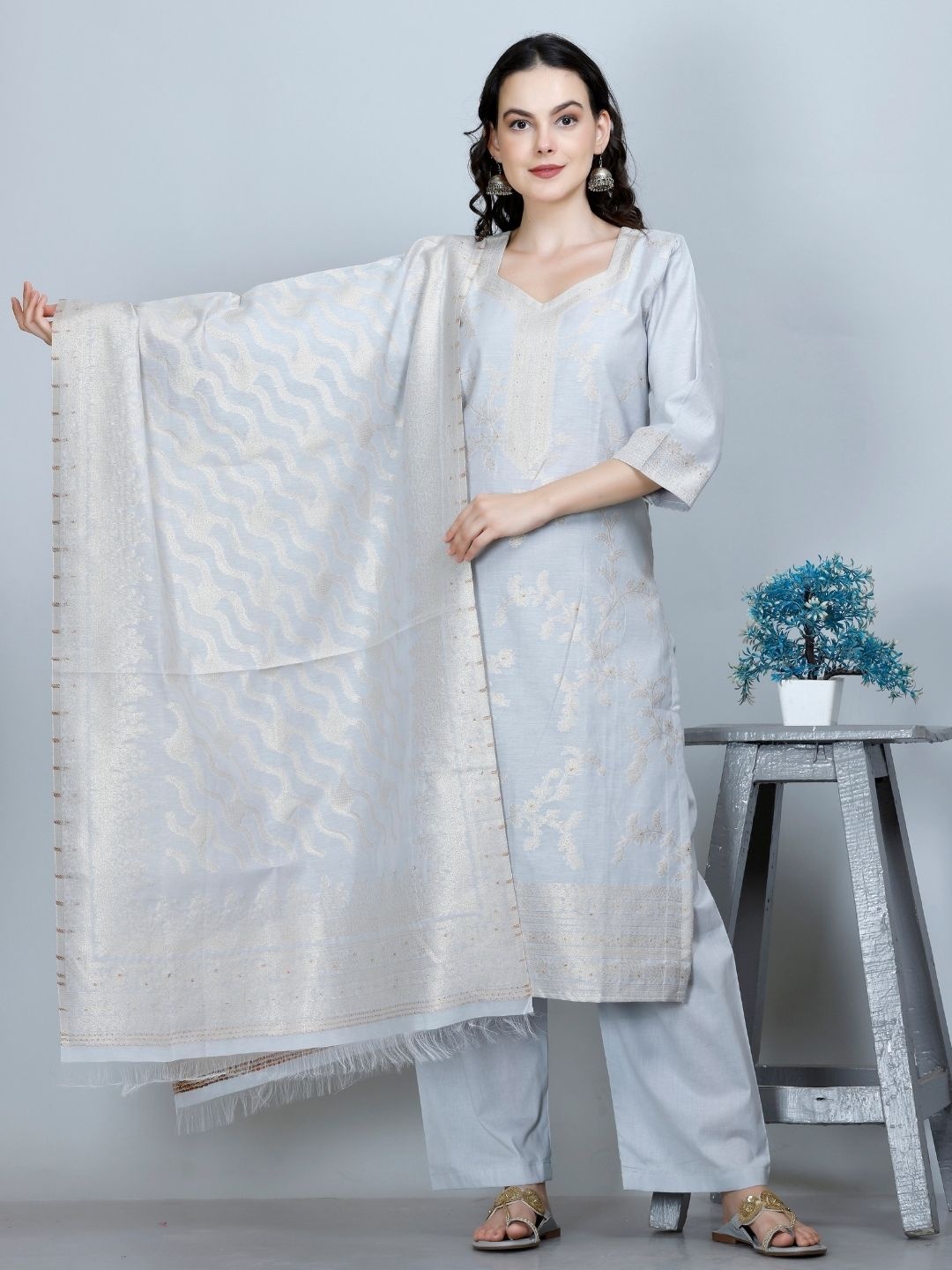 

KIDAR Women Floral Regular Kurta with Trousers & With Dupatta, Grey