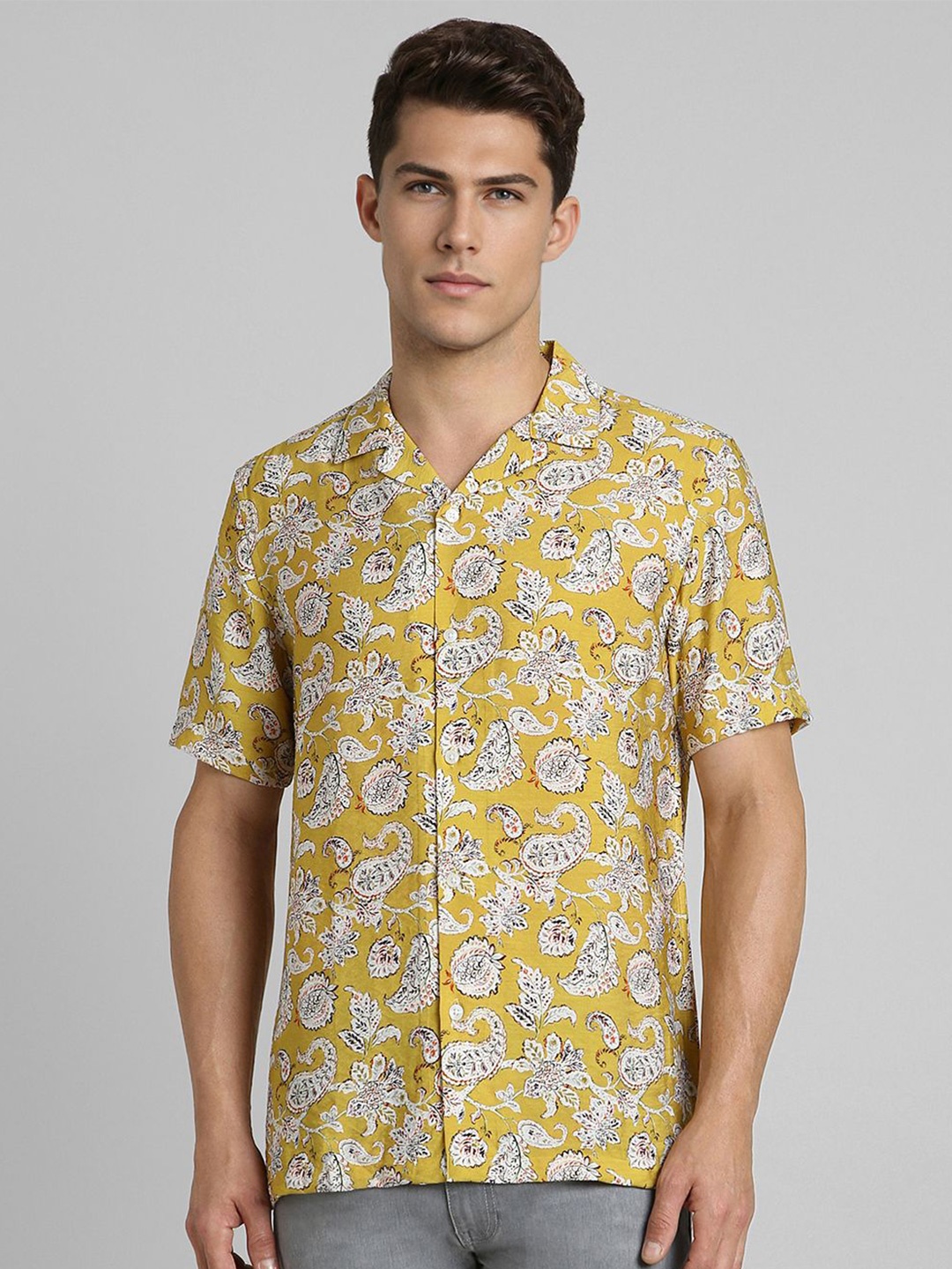 

SIMON CARTER LONDON Men Cuban Collar Floral Printed Casual Shirt, Yellow