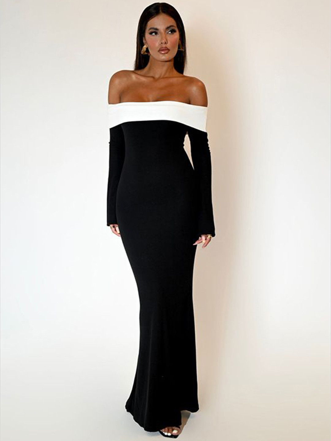 

MIAKEE WomenColourblocked Sheath Maxi Dress, Black