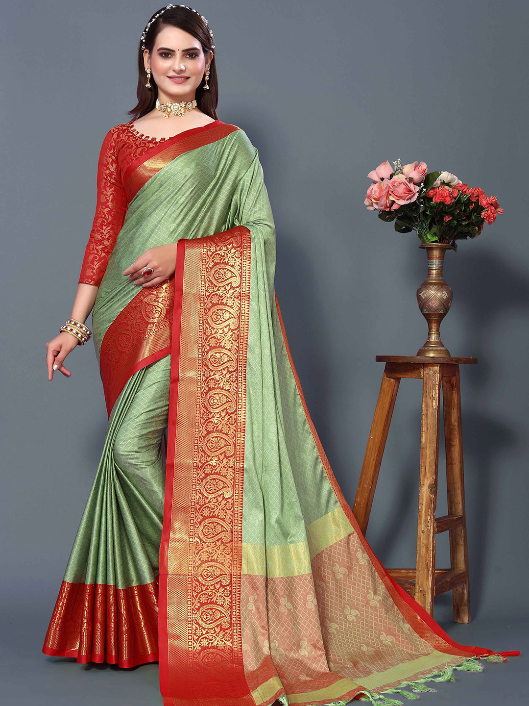 

Rhey Woven Design Zari Pure Silk Banarasi Saree, Fluorescent green