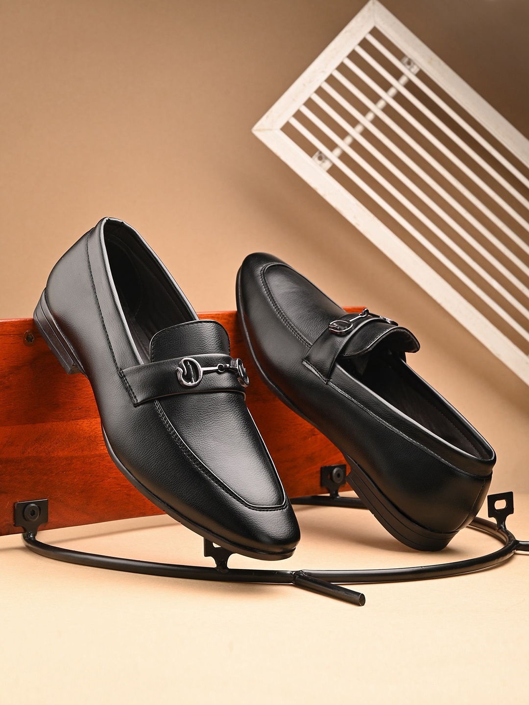 

CARLO ROMANO Solid Men Loafers, Black
