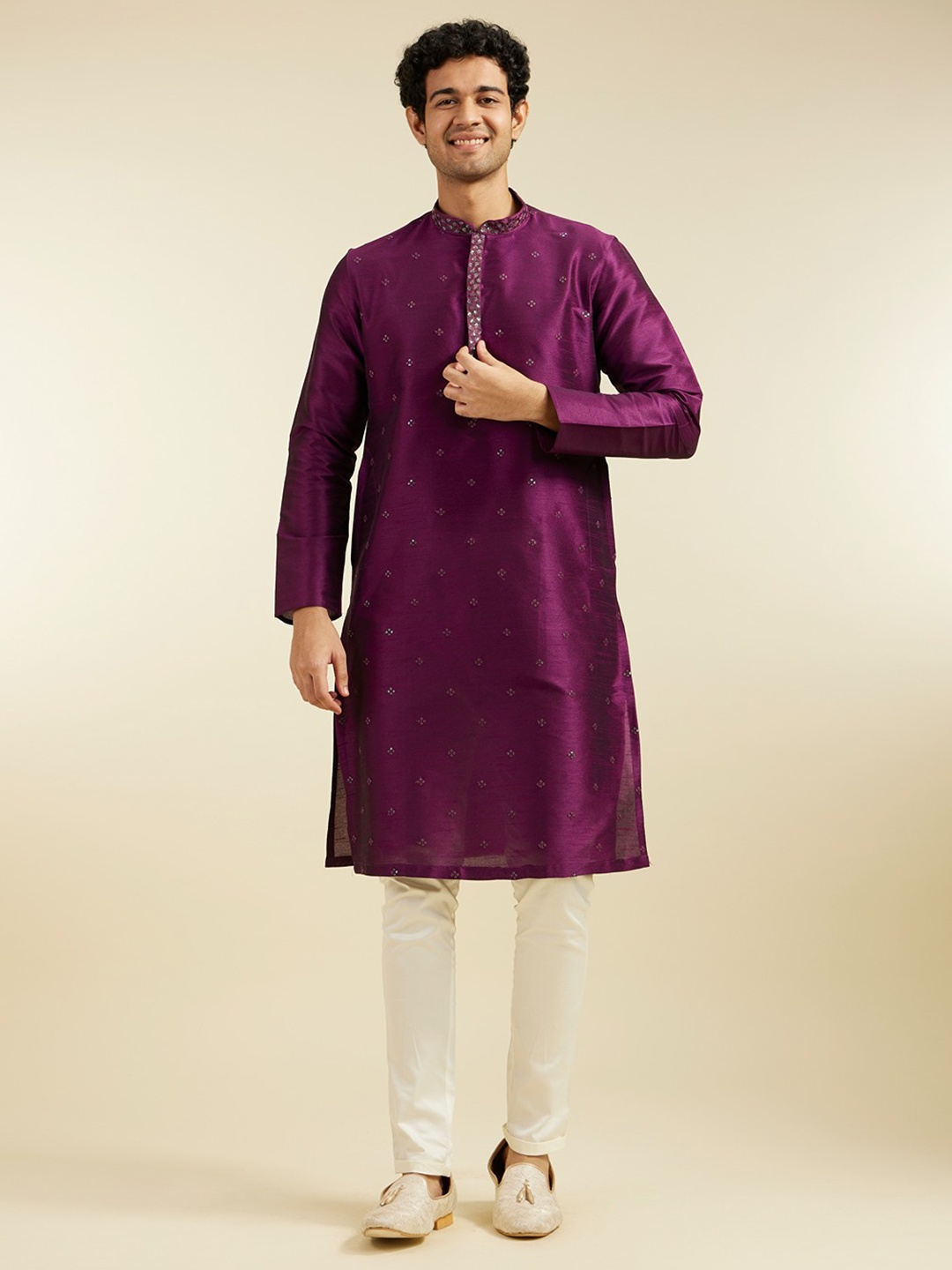 

Diwas by Manyavar Men Ethnic Motifs Embroidered Mandarin Collar Straight Kurta, Purple