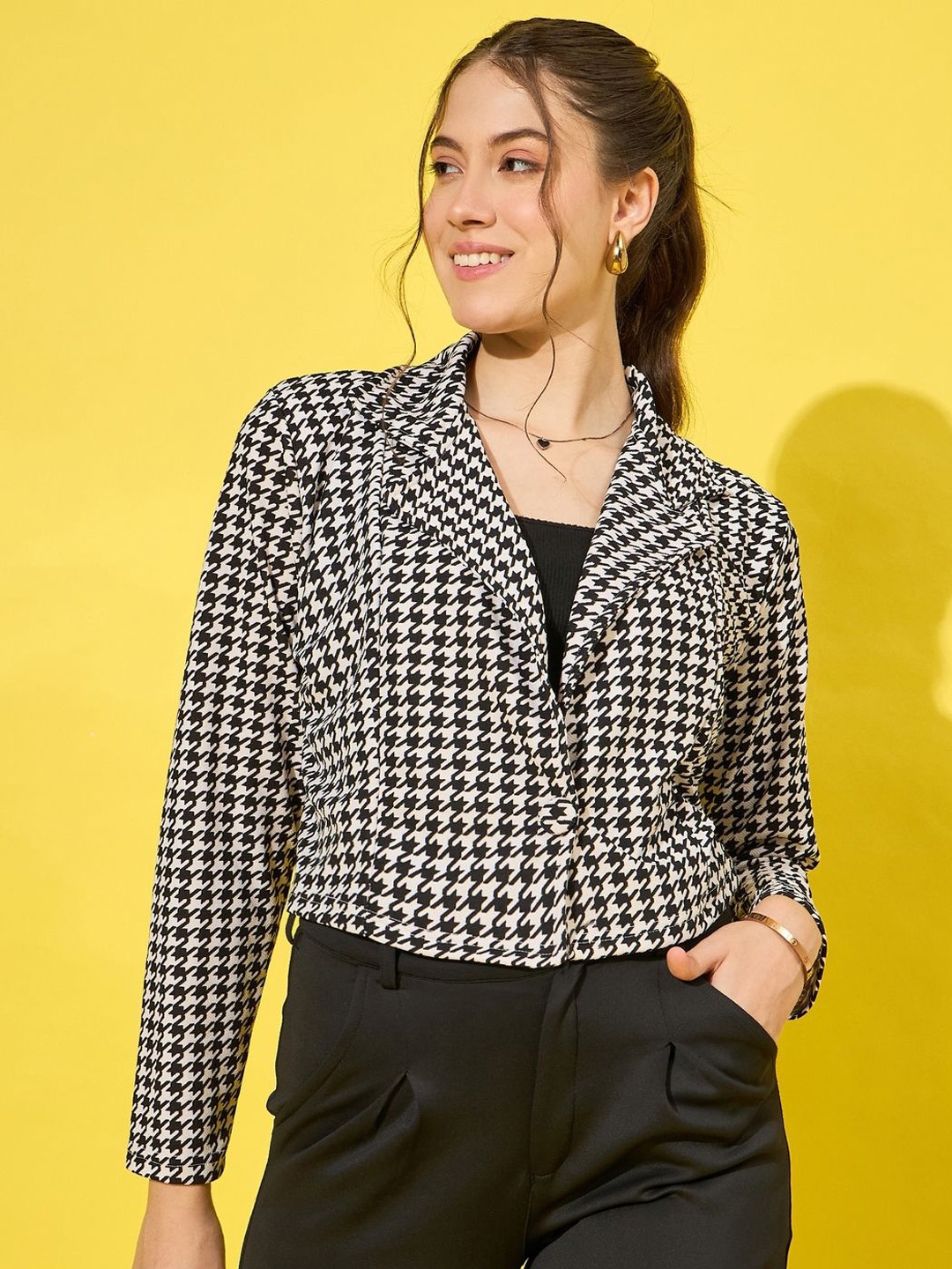 

BUY NEW TREND Printed Single Breasted Blazer, Black