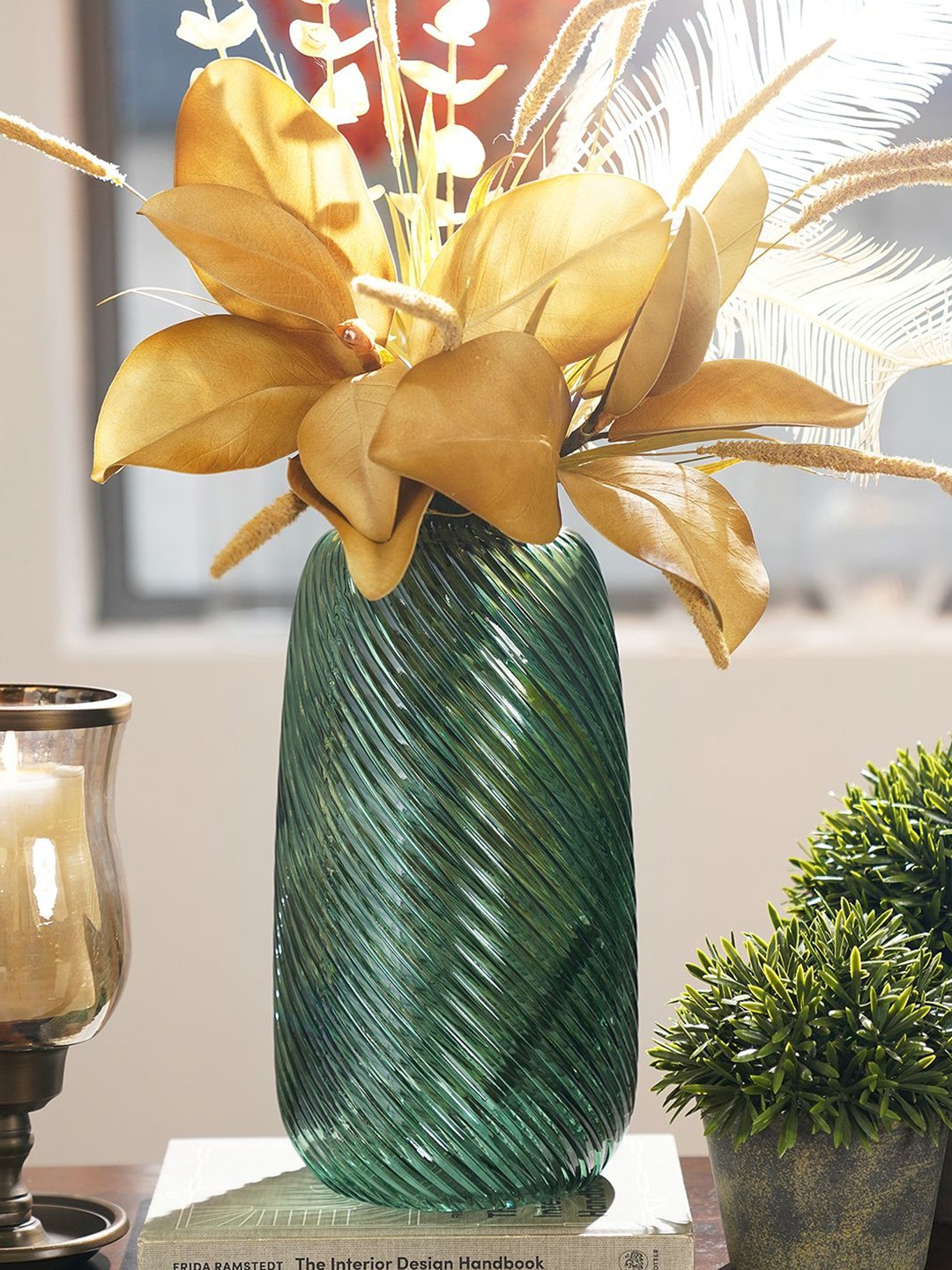 

Pure Home and Living Green Swirl Textured Glass Vase