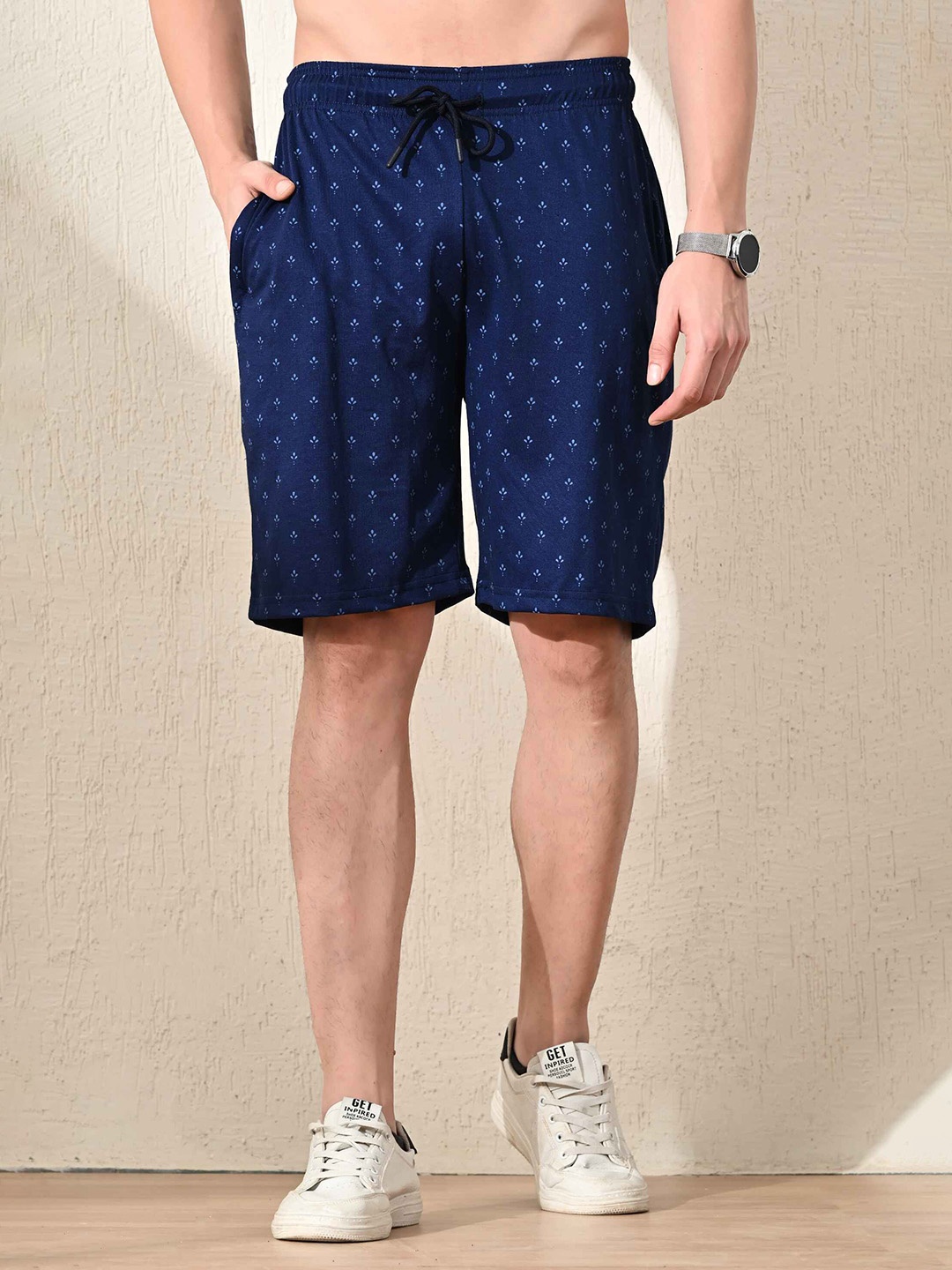 

STARFOX Men Floral Printed Regular Fit Shorts, Navy blue