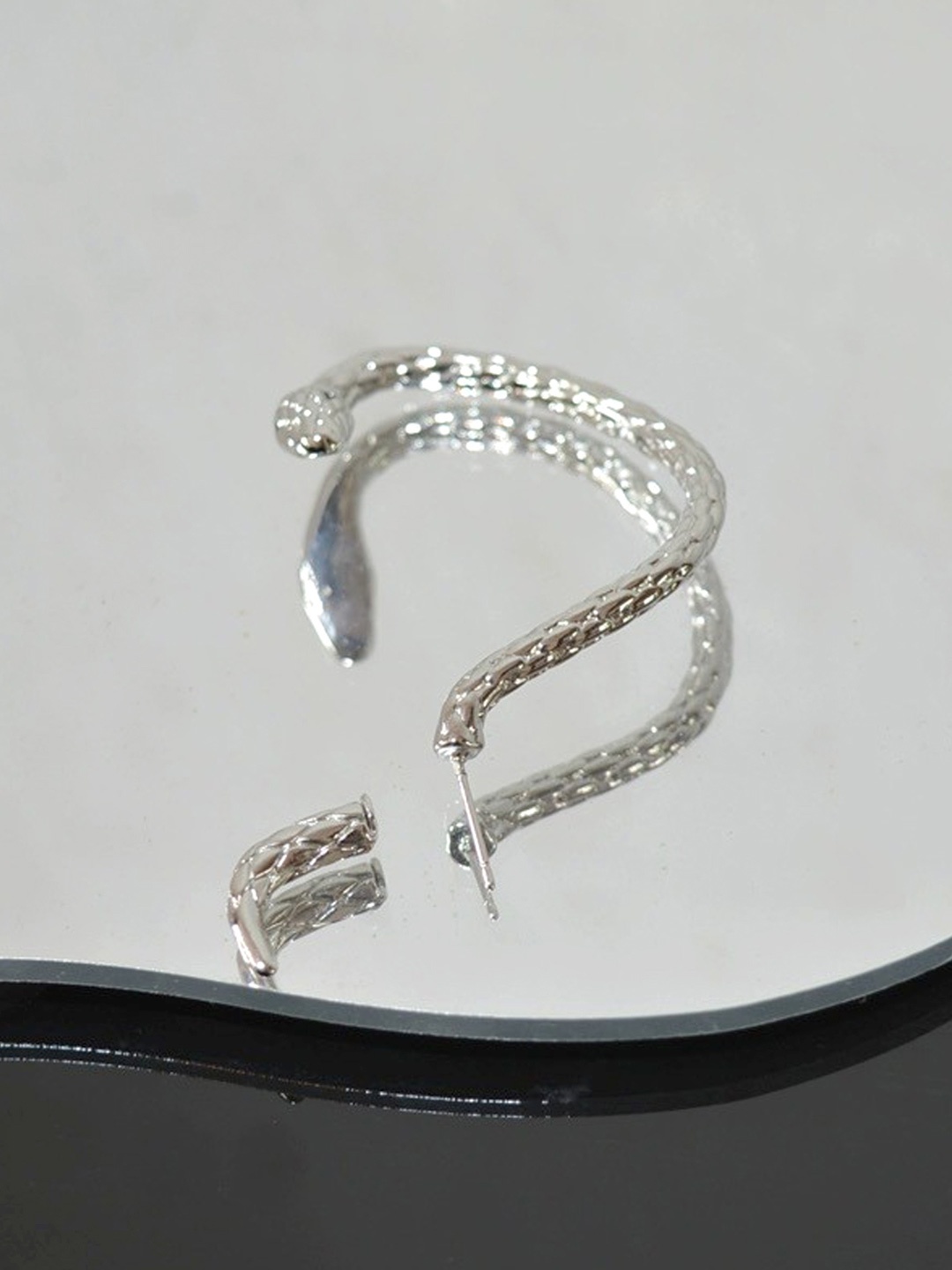 

KRENOZ Silver-Plated Animal Shaped Ear Cuff Earrings