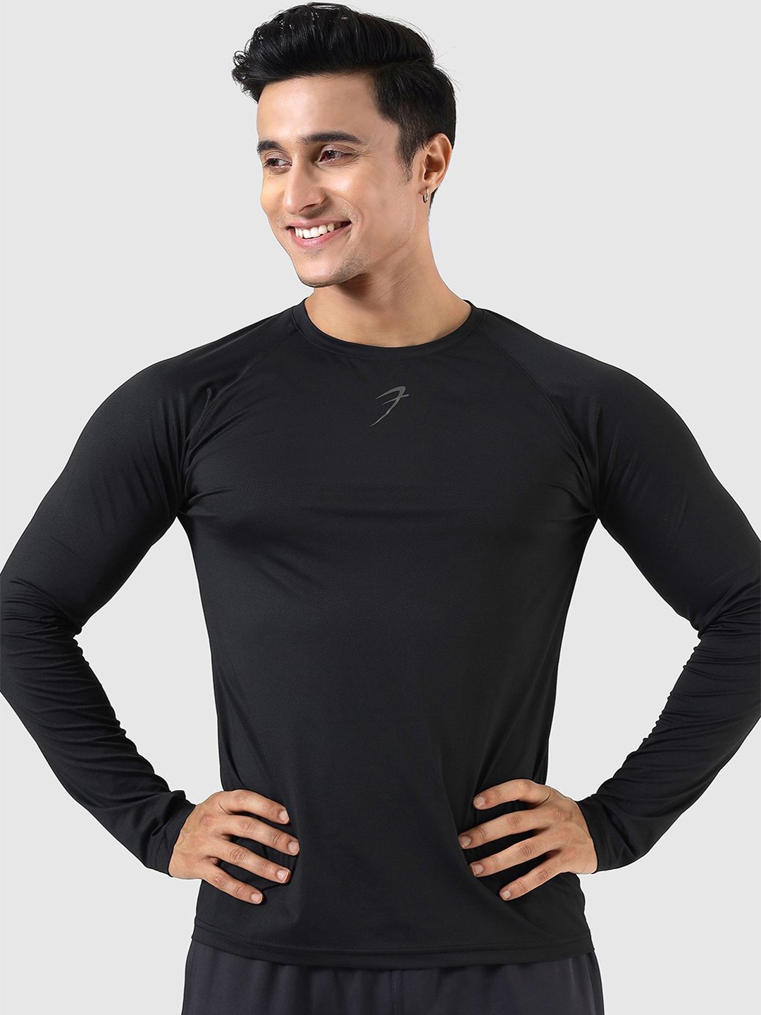 

FUAARK Men Anti Odour Solid Round Neck T-shirt, Black