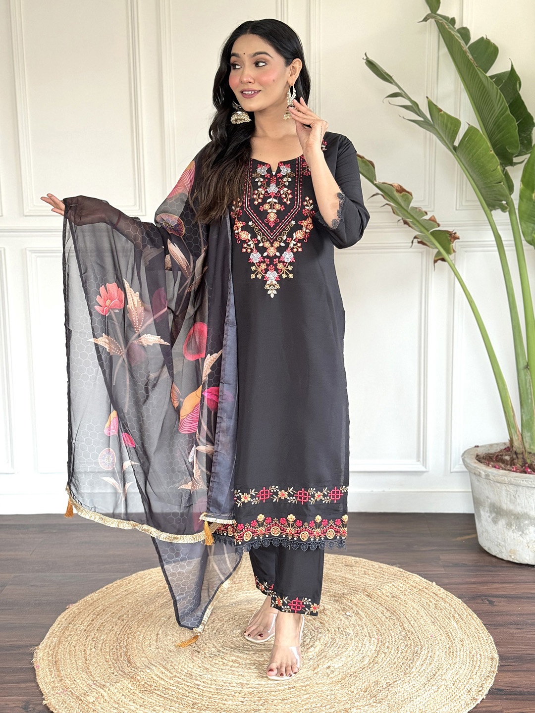 

CaniBani Printed Regular Chanderi Silk Straight Kurta with Trousers & Dupatta, Black