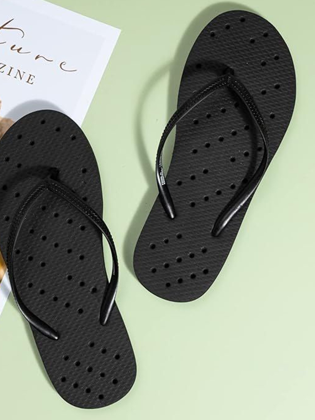 

DressBerry Women Rubber Thong Flip-Flops, Black