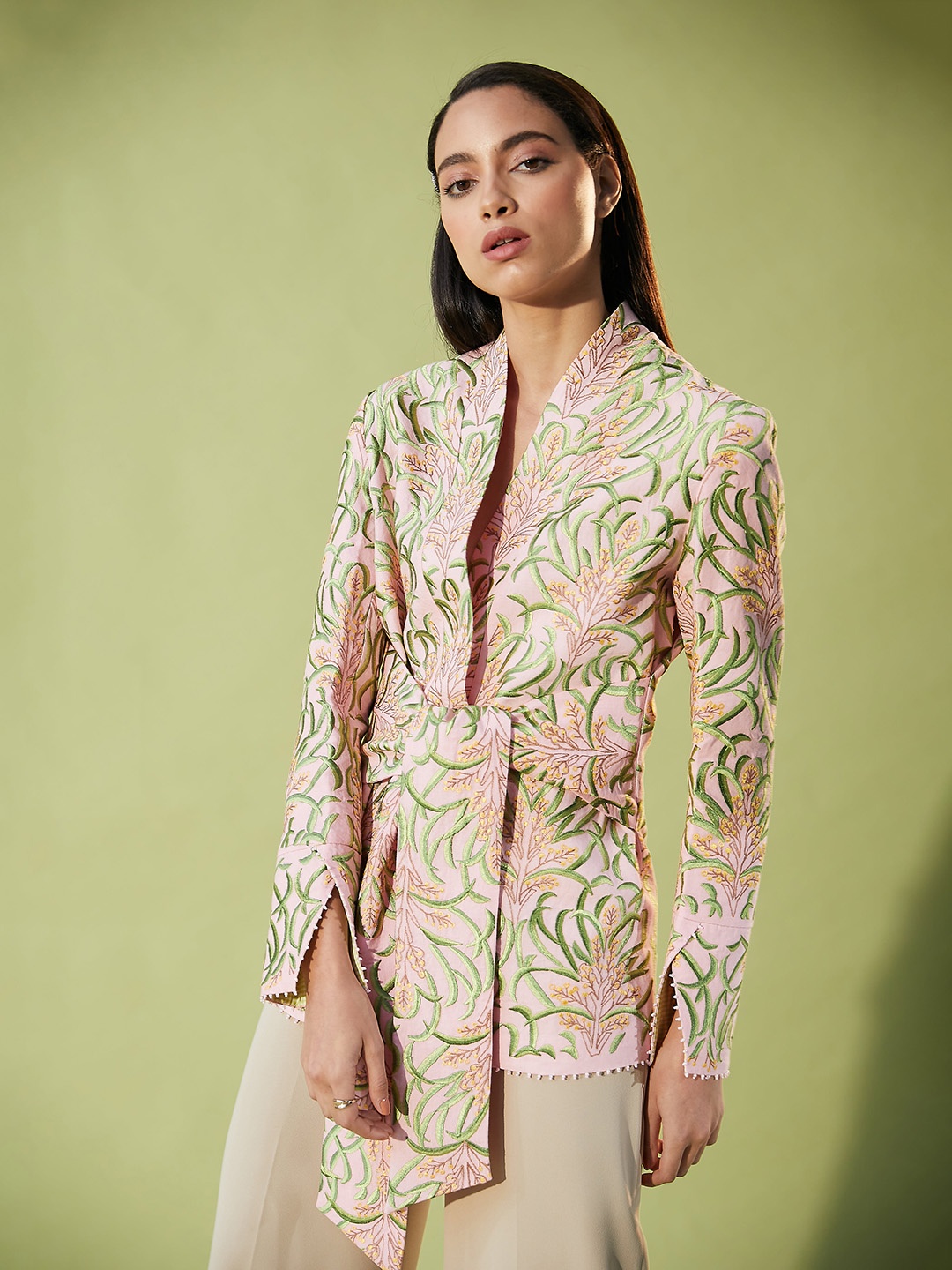 

BETRUE Women Floral Stand Collar Longline Linen Tailored Jacket, Pink