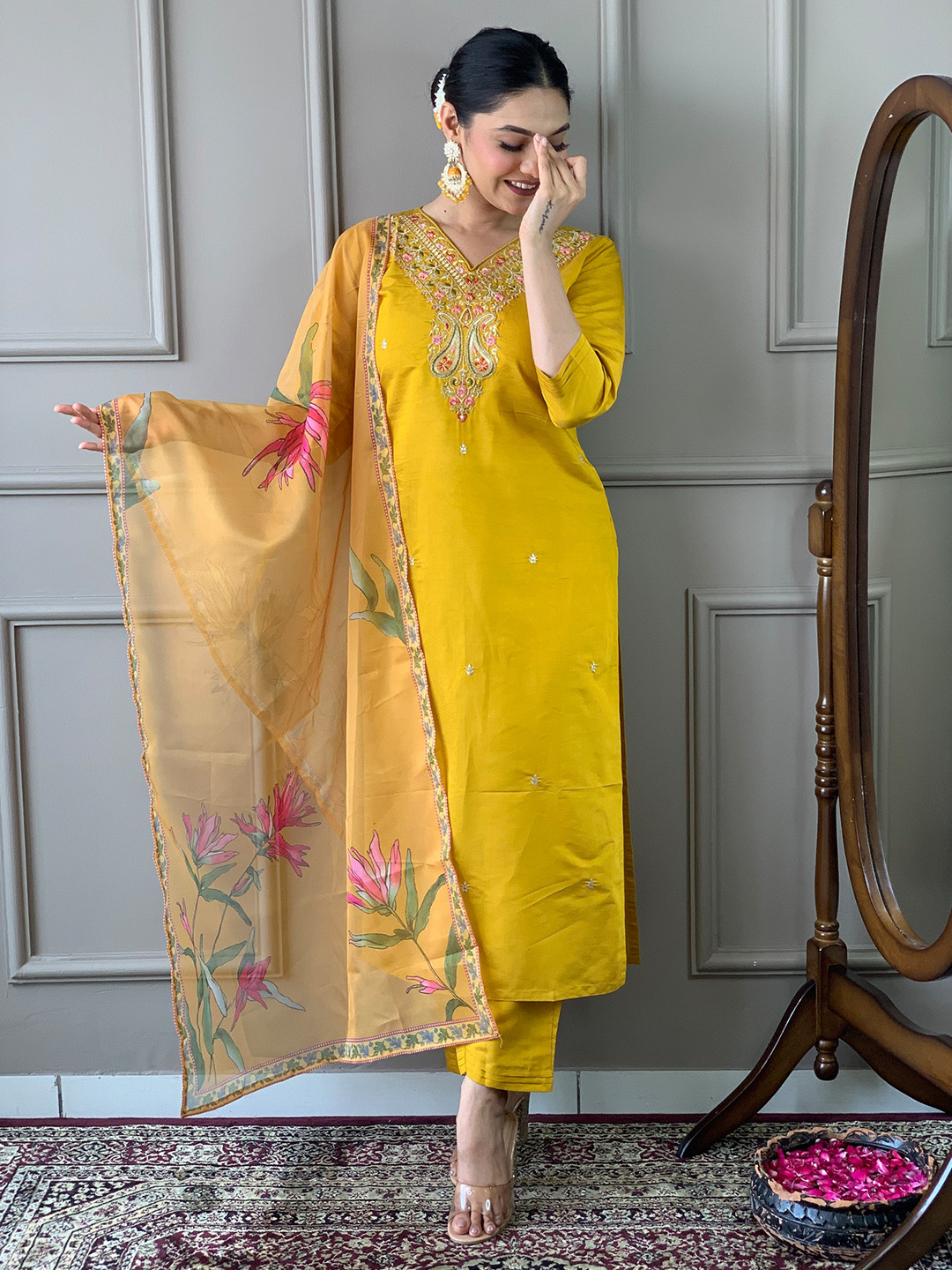 

CaniBani Ethnic Motifs Embroidered Chanderi Silk Straight Kurta & Trouser & Dupatta, Yellow