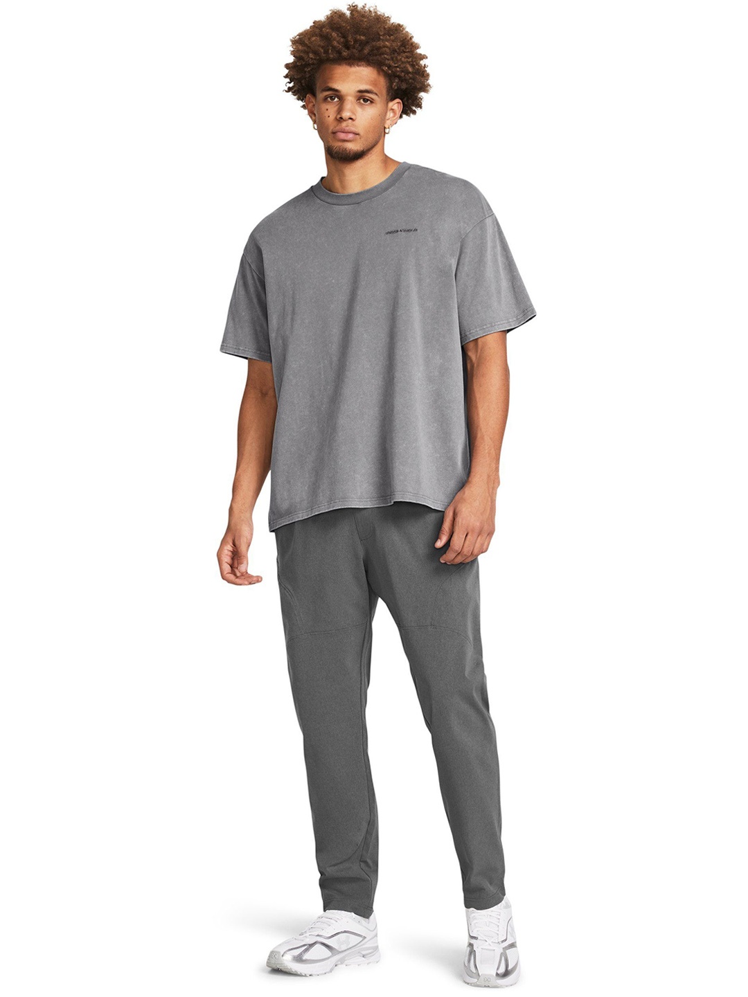 

UNDER ARMOUR Men Solid Mid Rise Tapered Track Pants, Grey