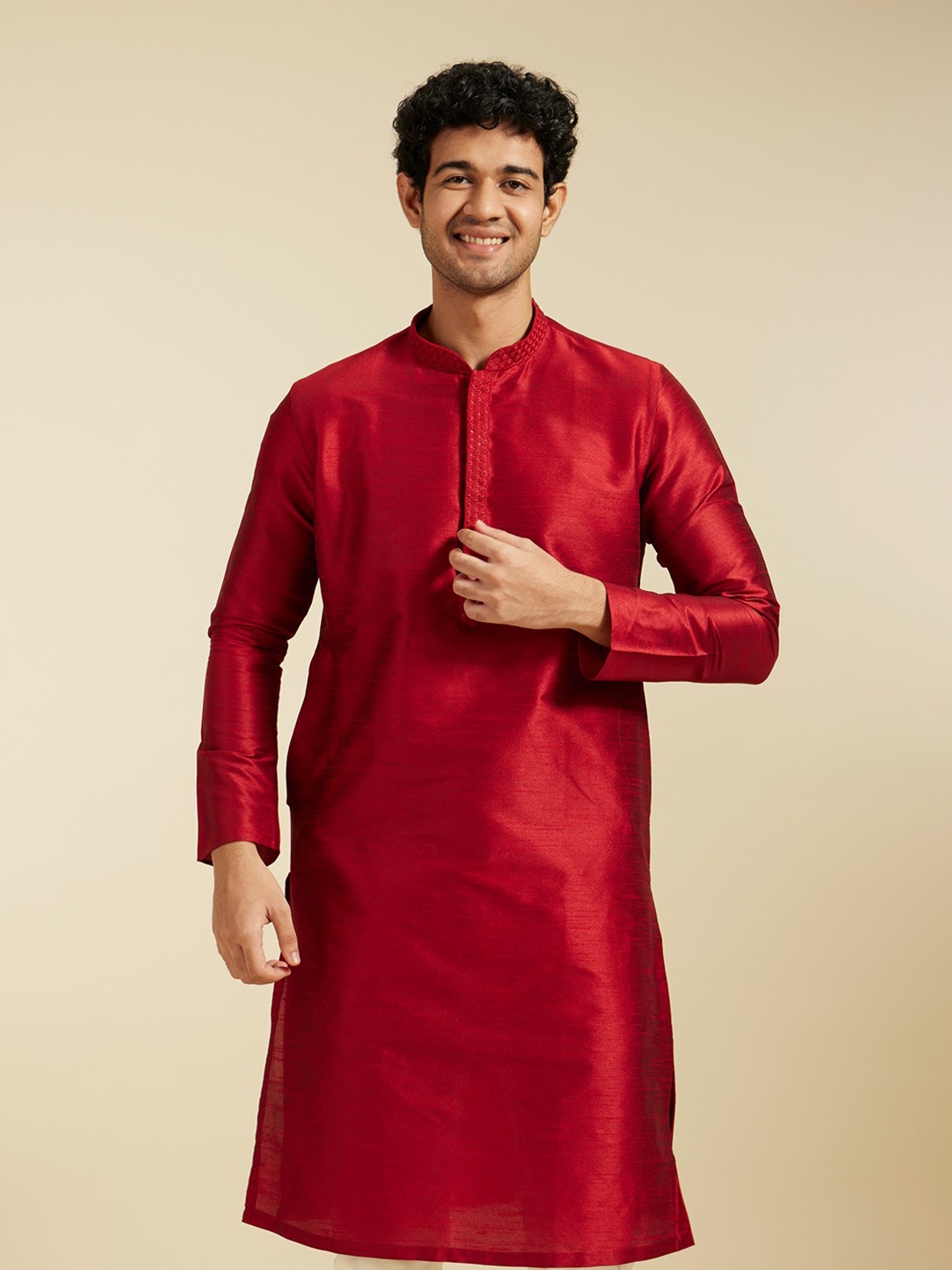 

Diwas by Manyavar Mandarin Collar Thread Work Art Silk Straight Kurta, Red