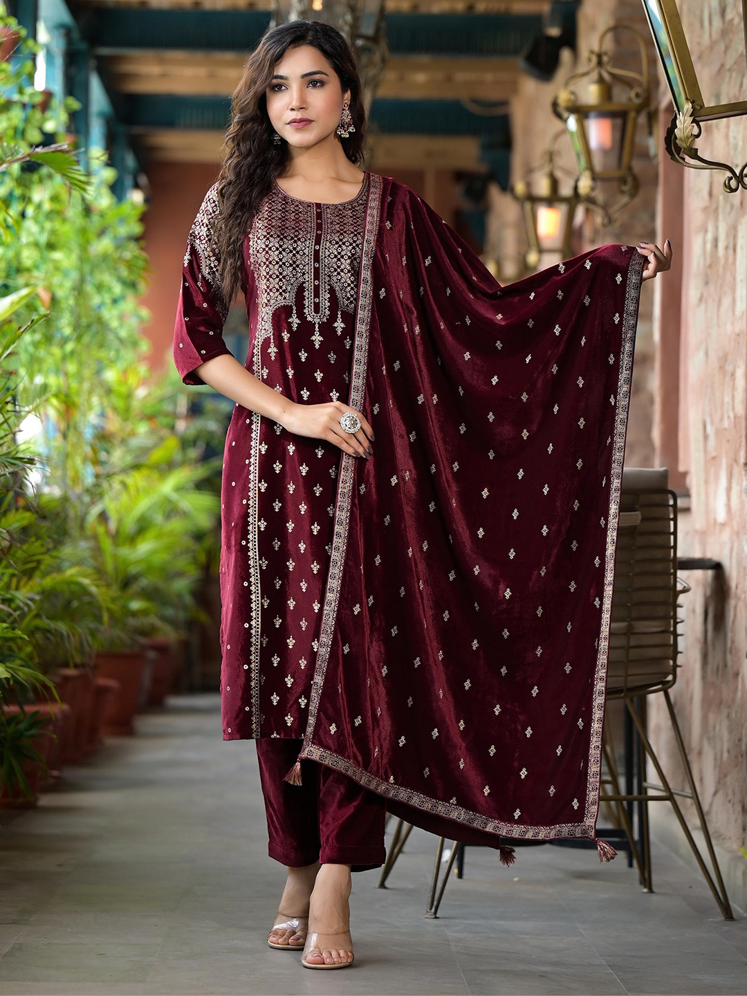 

Juniper Floral Printed Velvet Straight Kurta With Trouser & Dupatta, Maroon