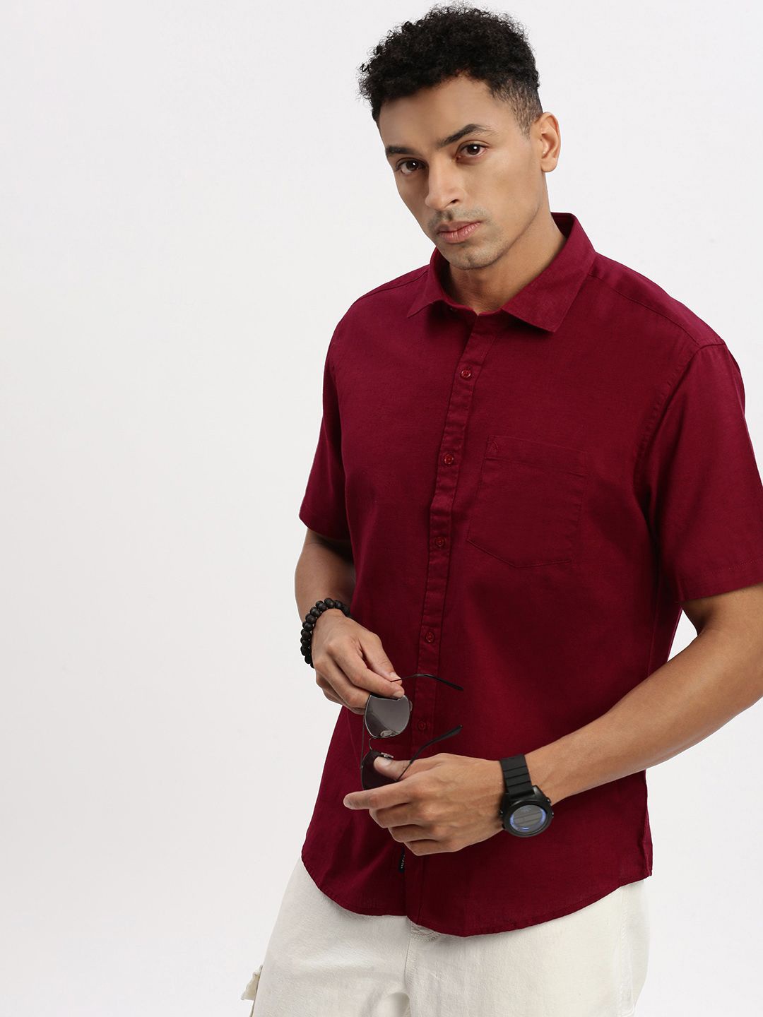 

SHOWOFF Men Premium Spread Collar Solid Linen Slim Fit Casual Shirt, Maroon