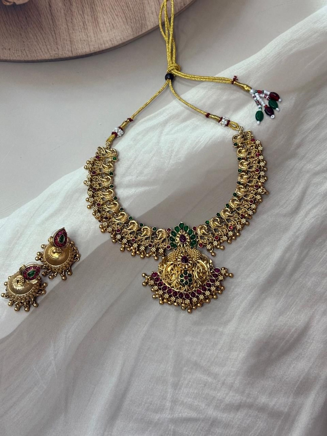 

Niska Gold Plated Stones Studded Jewellery Set