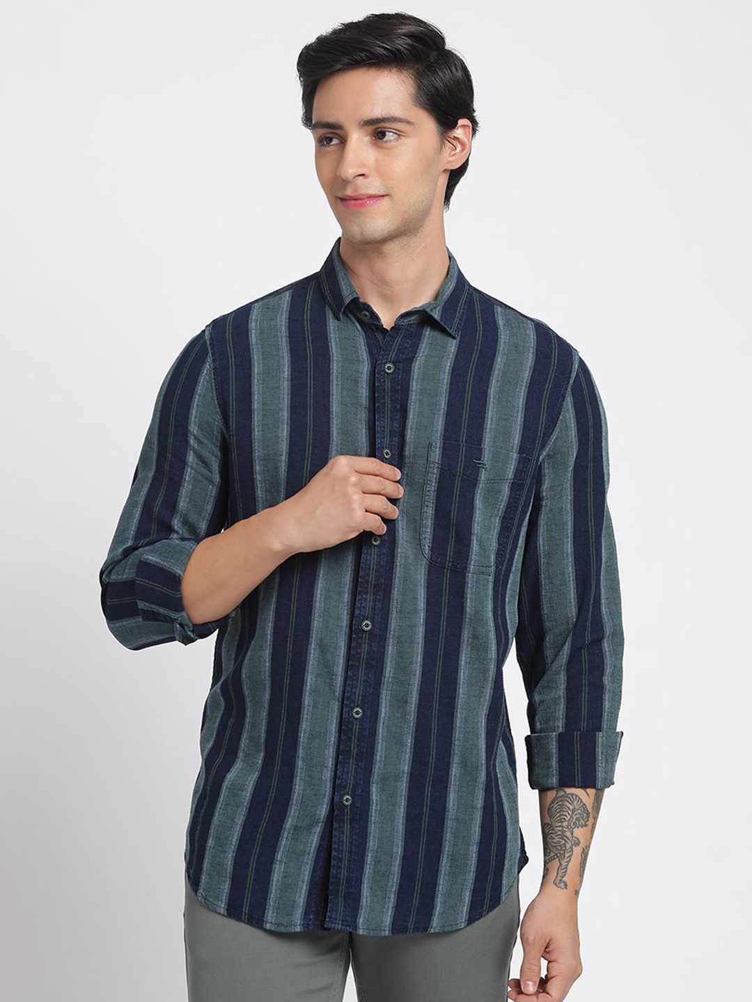 

Blue Buddha Men Comfort Spread Collar Vertical Striped Cotton Slim Fit Casual Shirt, Green