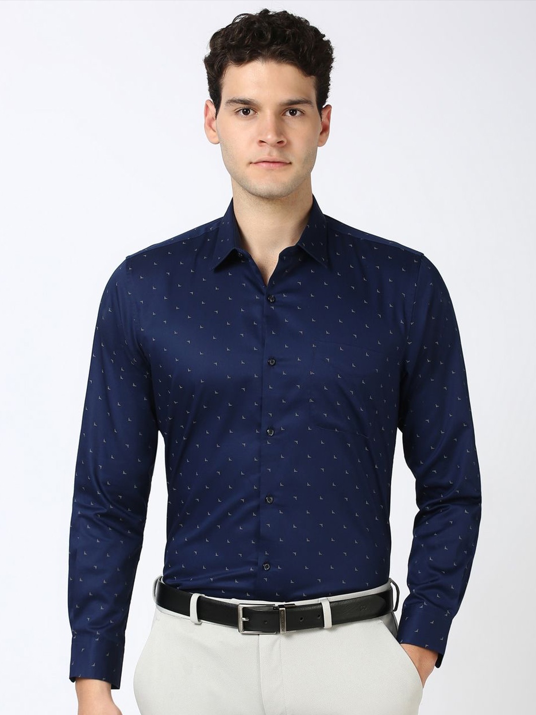 

Peter England Men Spread Collar Geometric Printed Cotton Formal Shirt, Navy blue