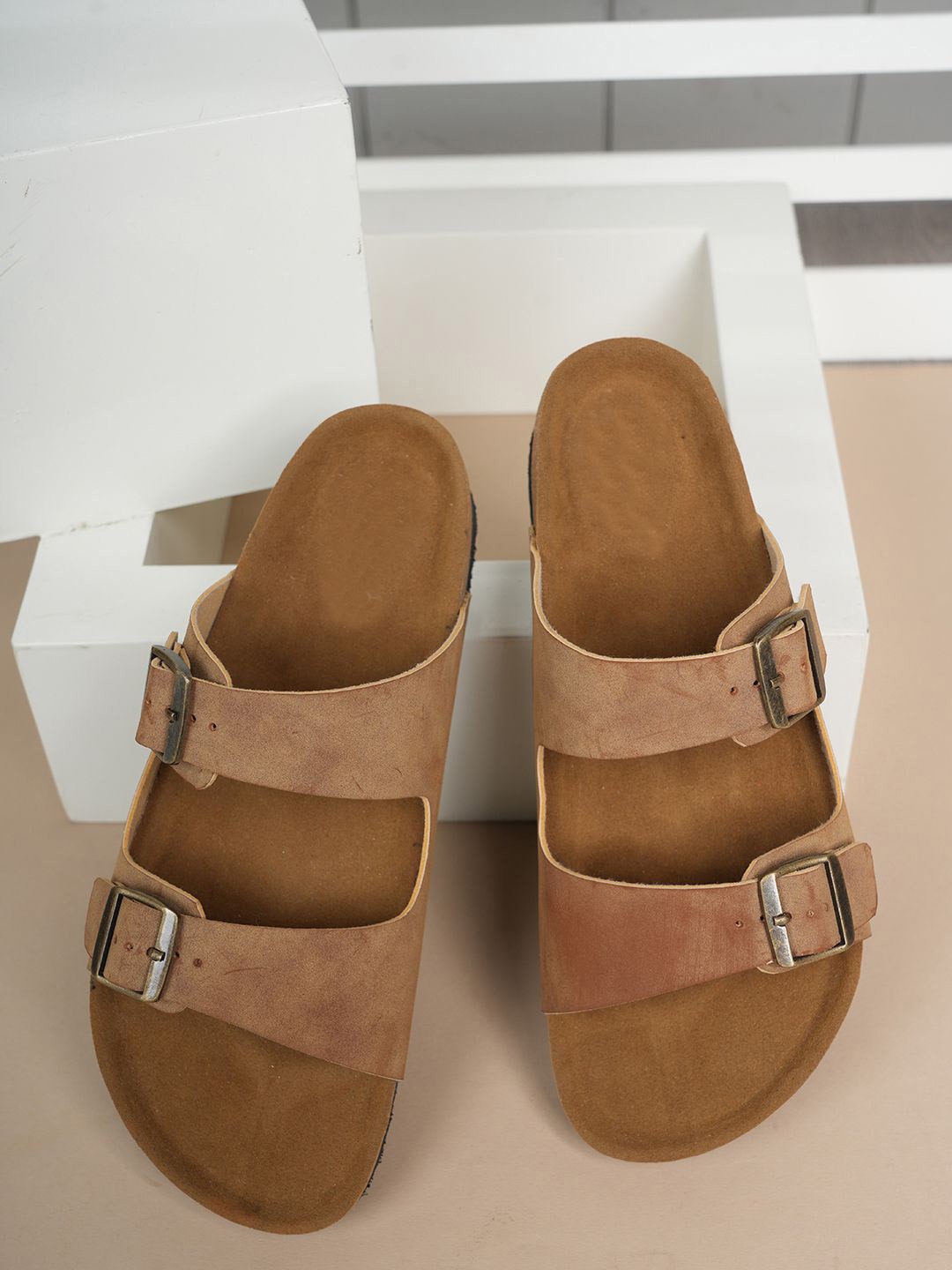 

MOZAFIA Men Open Toe Flats, Camel brown