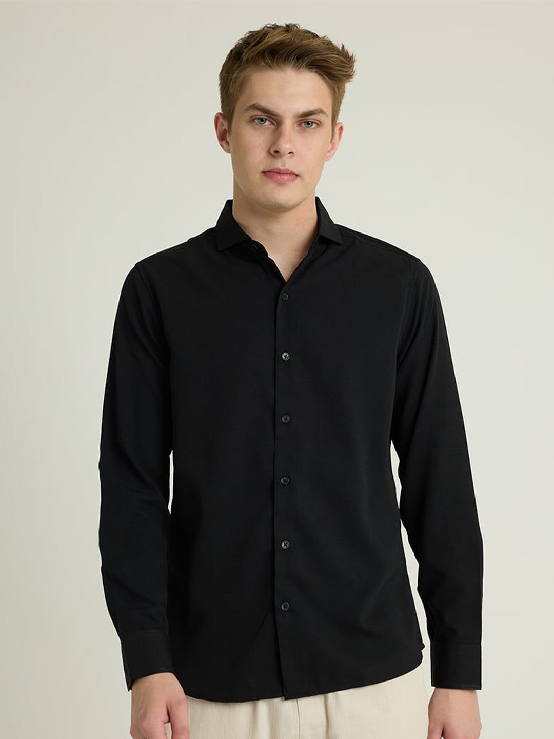 

Snitch Men Smart Spread Collar Solid Casual Shirt, Black