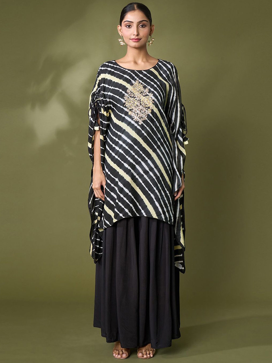 

Samyukta Singhani Leheriya Printed Silk Georgette Kurta With Skirt, Black