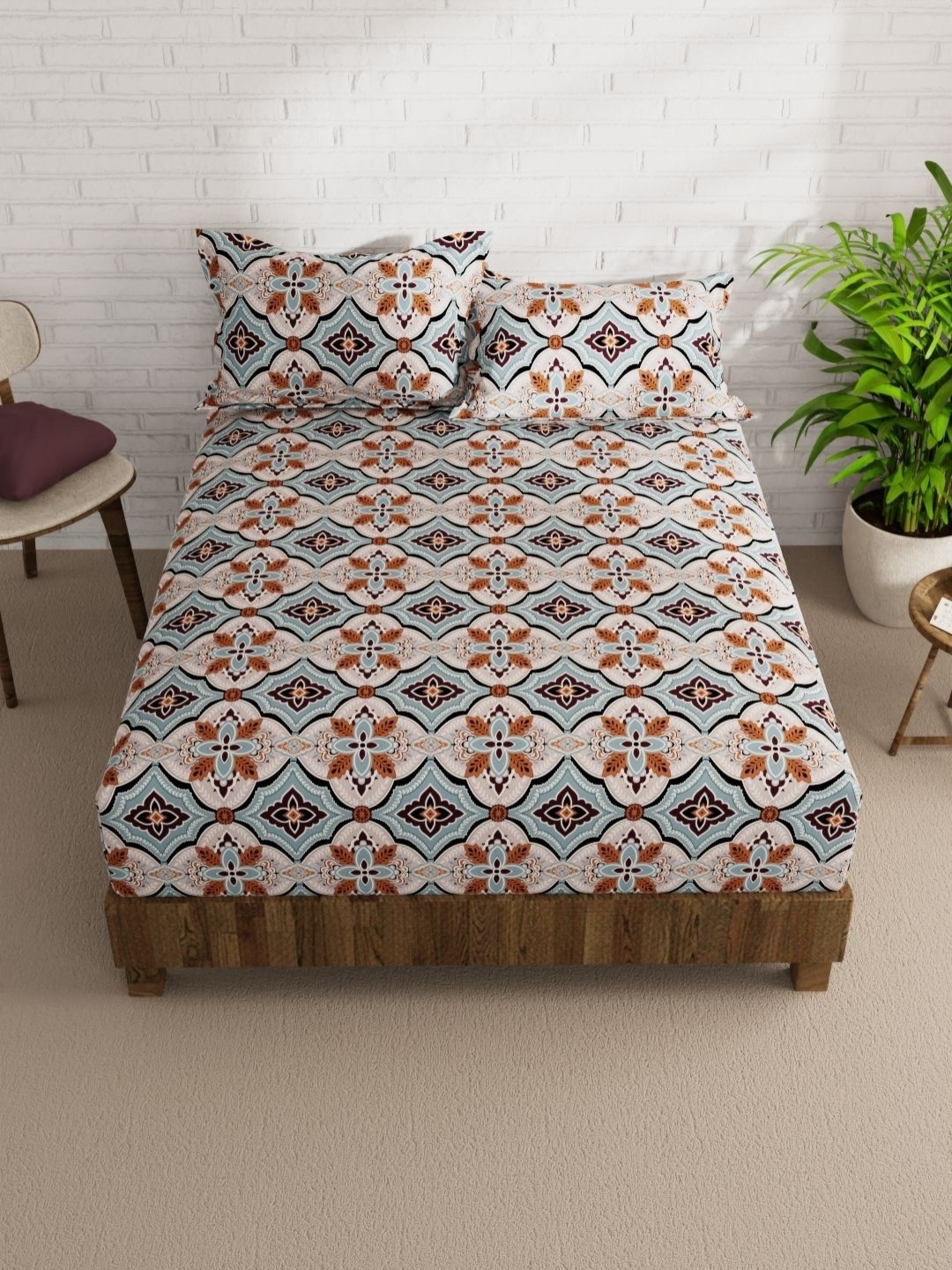 

KOPA White & Blue Geometric 152 TC Queen Bedsheet with 2 Pillow Covers