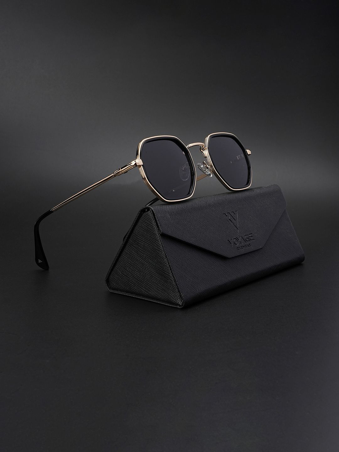 

Voyage Unisex Square Sunglasses with Polarised and UV Protected Lens, Black