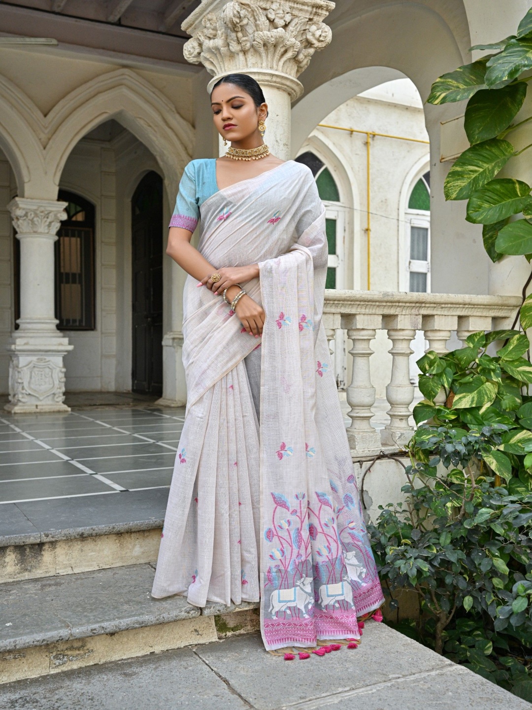 

AWRIYA Woven Design Pure Cotton Festive Saree, White