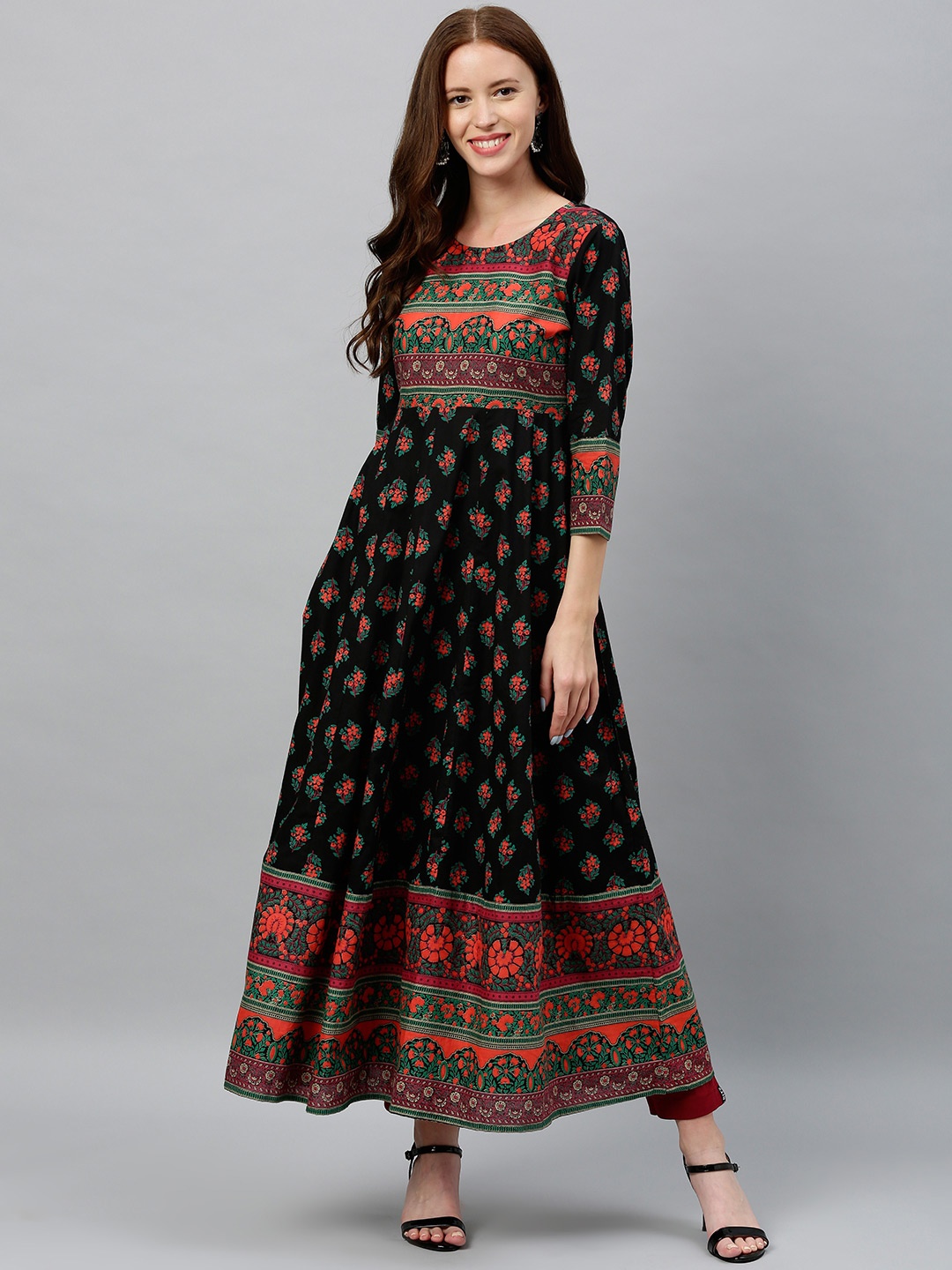 

CHIRAAI Women Floral Printed Round Neck Kurta, Black