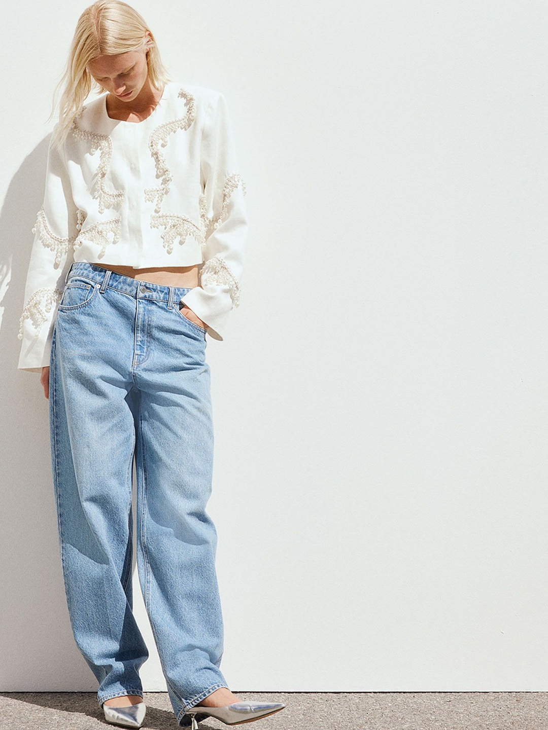

H&M Women Mid-Rise Light Fade Jeans, Blue